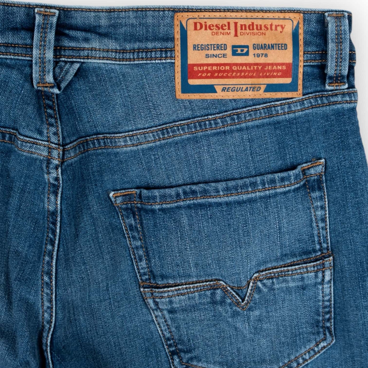 Calças Jeans Homem Diesel Azul Médio Slim Fit com Efeito Desgastado