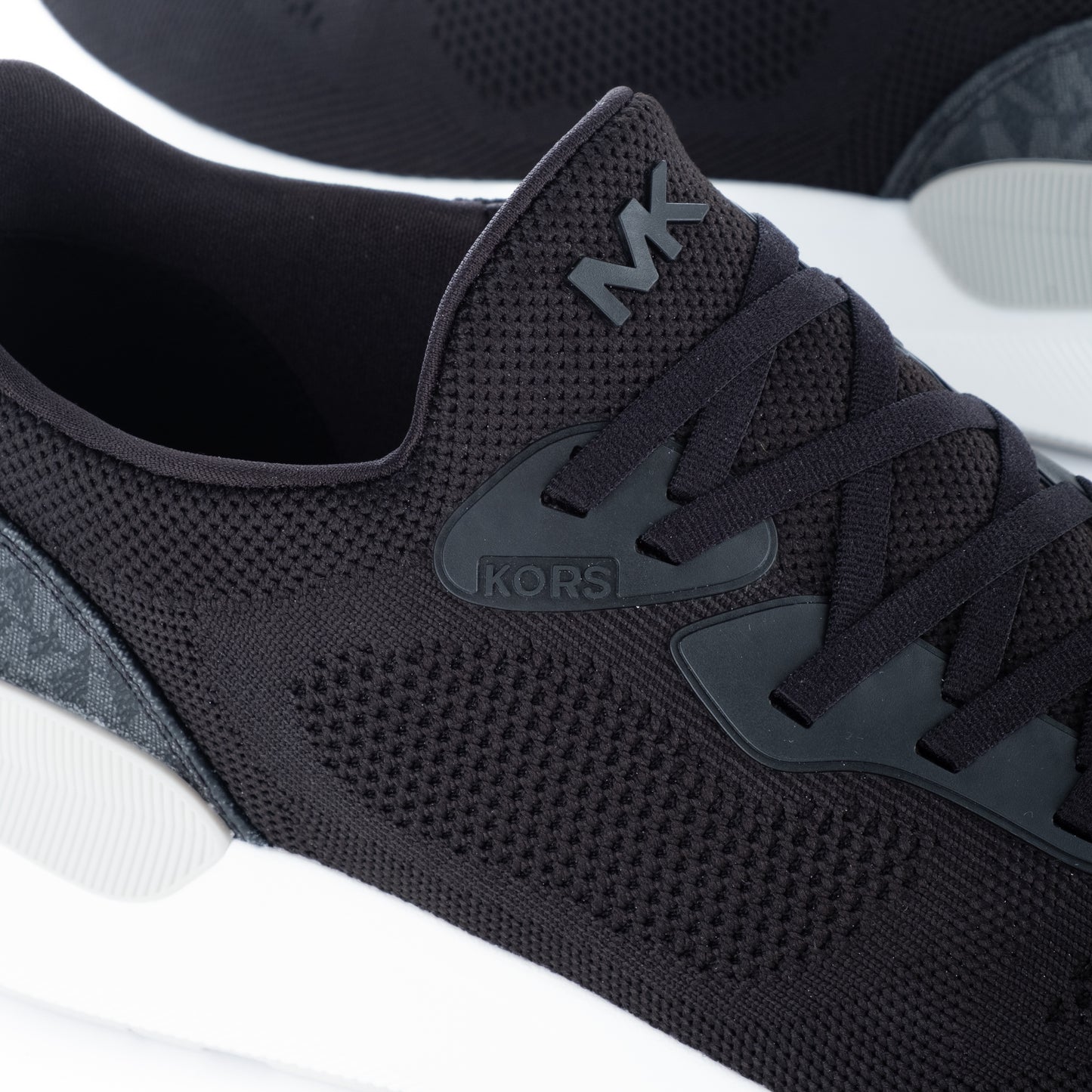 Ténis de Homem Michael Kors Knit Pretos com Sola Branca e Detalhes Contrastantes