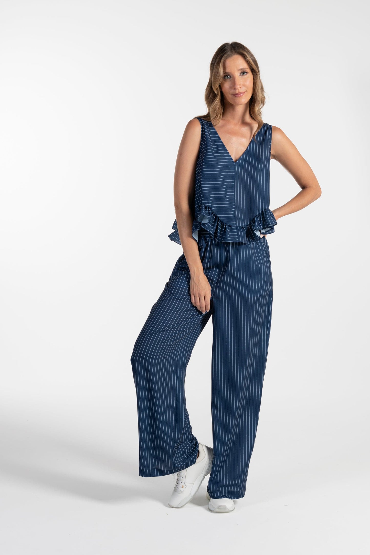 Calças Azuis de Mulher ANA SOUSA com Padrão e Corte Largo