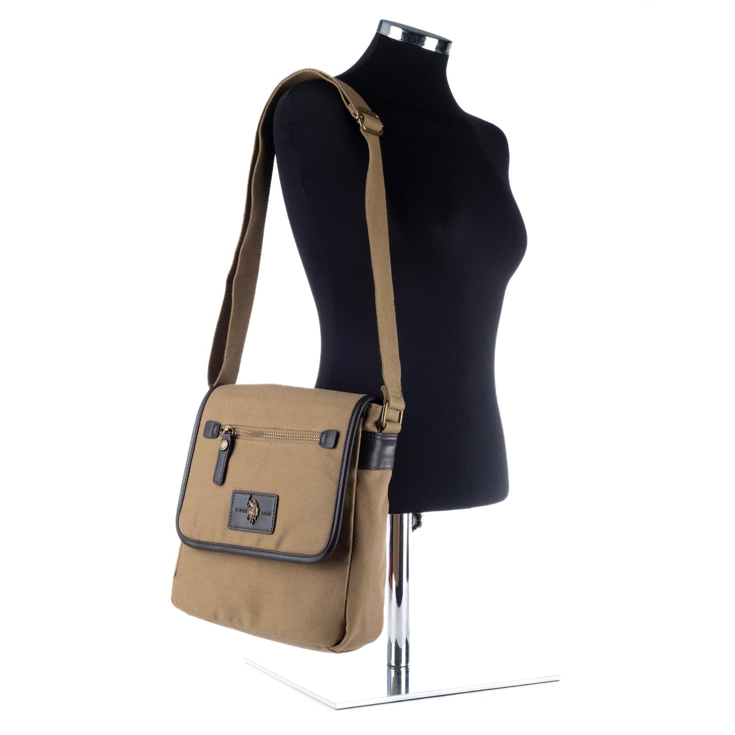 Bolsa Tiracolo de Homem US Polo em Tecido Bege com Aba e Bolso Frontal
