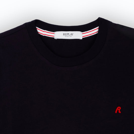 T-Shirt Homem Preta Replay com Logo Vermelho Pequeno