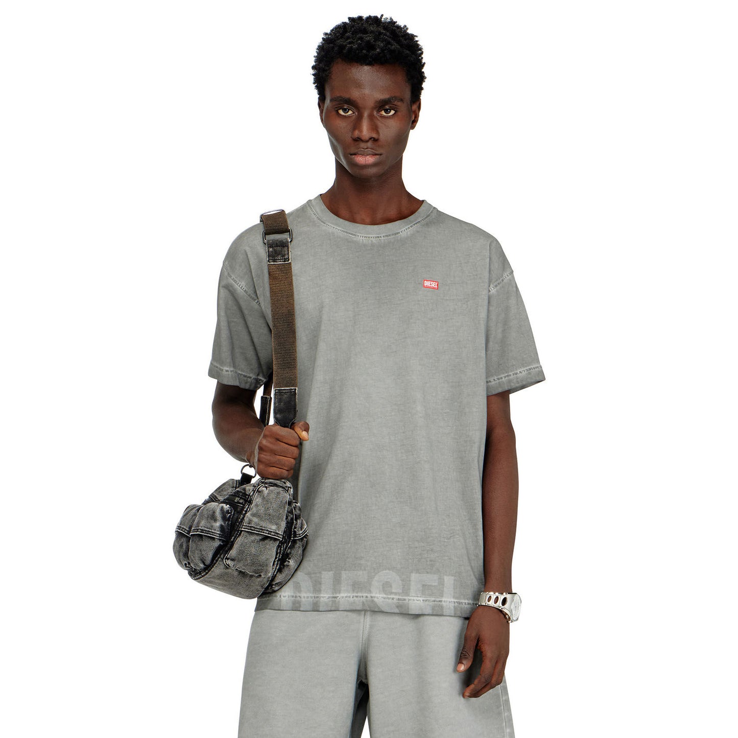 T-Shirt Homem Diesel Cinzenta Minimalista com Logo Discreto no Peito