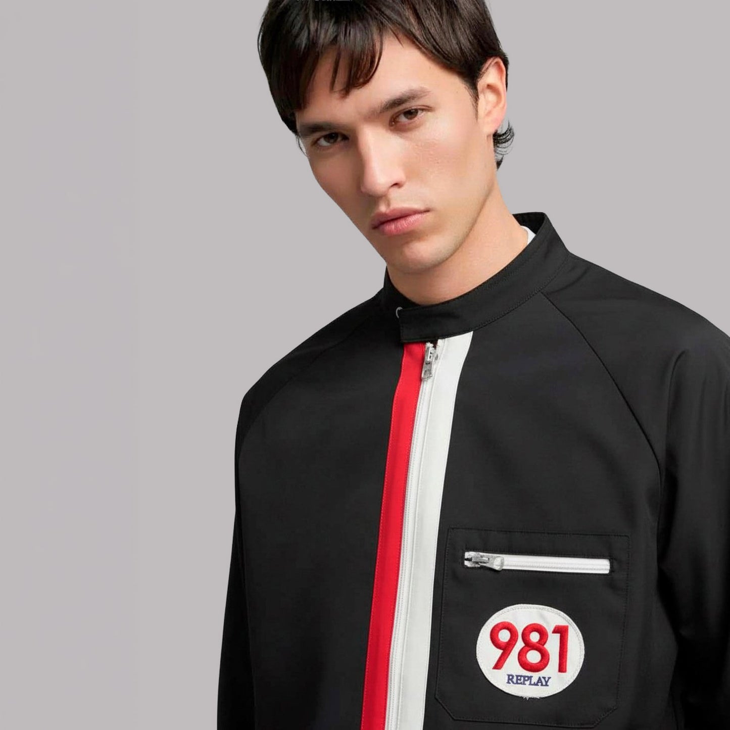 Casaco Homem Replay Preto com Fecho Frontal Contrastante e Patch Logo