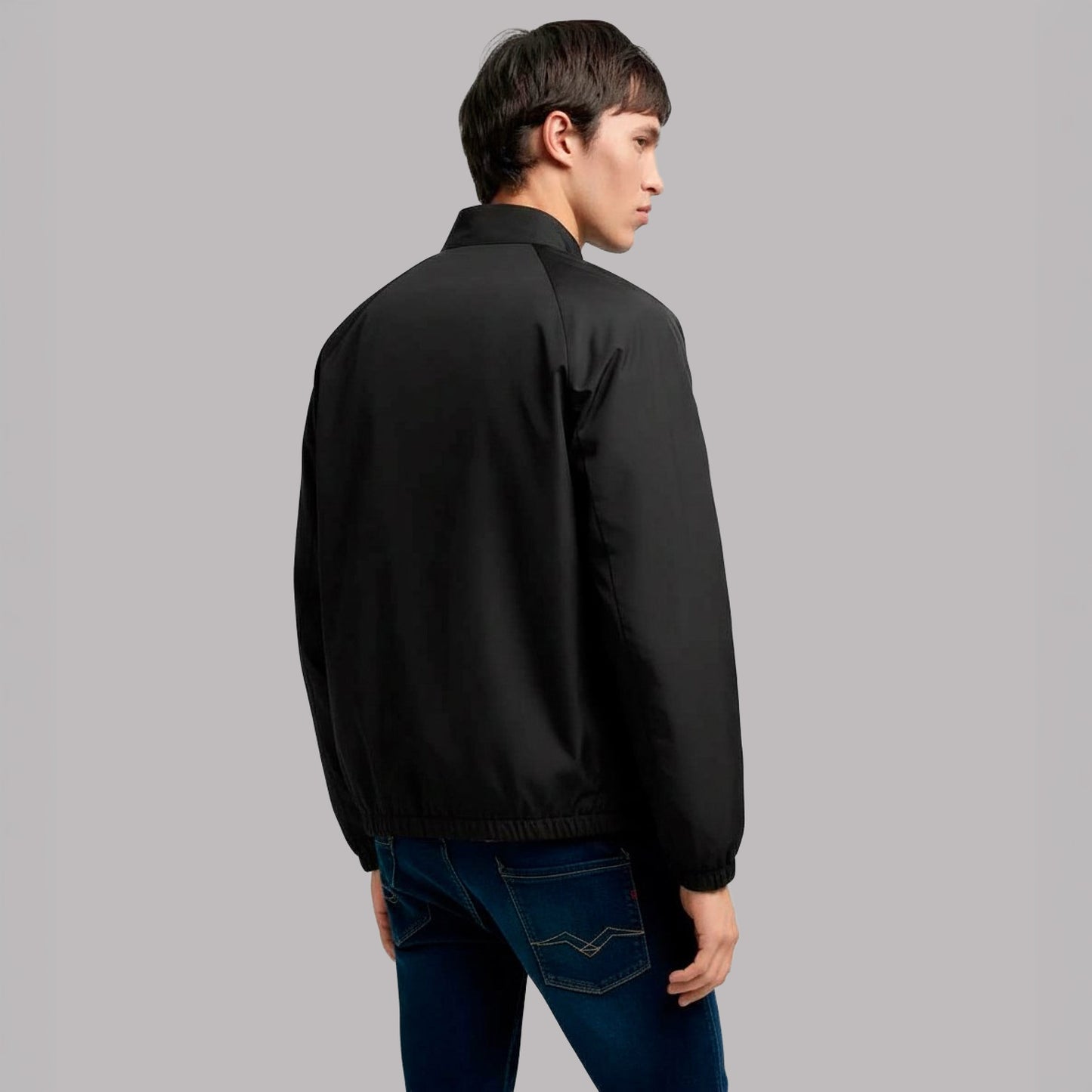 Casaco Homem Replay Preto com Fecho Frontal Contrastante e Patch Logo