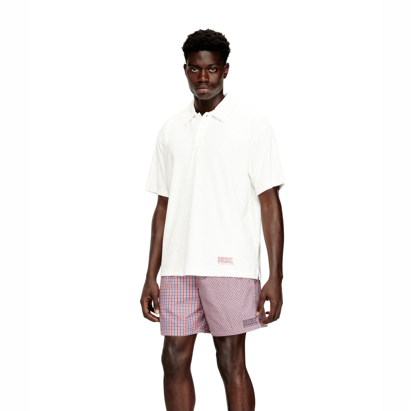 Polo Homem Diesel Branco com Logo Vermelho Minimalista