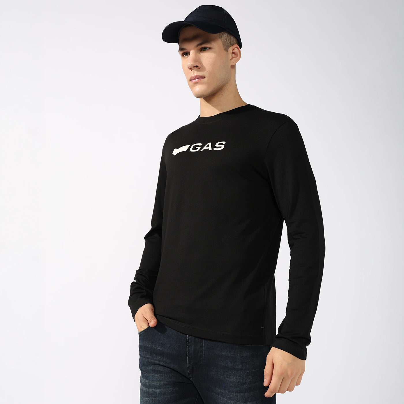 Camisola Homem GAS Preto com Logo Frontal Minimalista em Algodão