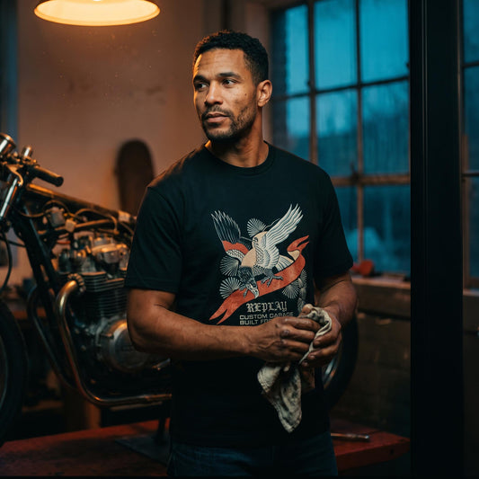 T-Shirt Homem Replay Preta com Grafismo de Águia