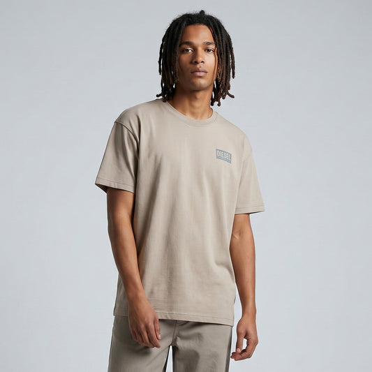 T-Shirt Homem Diesel Bege Minimalista com Logo Frontal Discreto