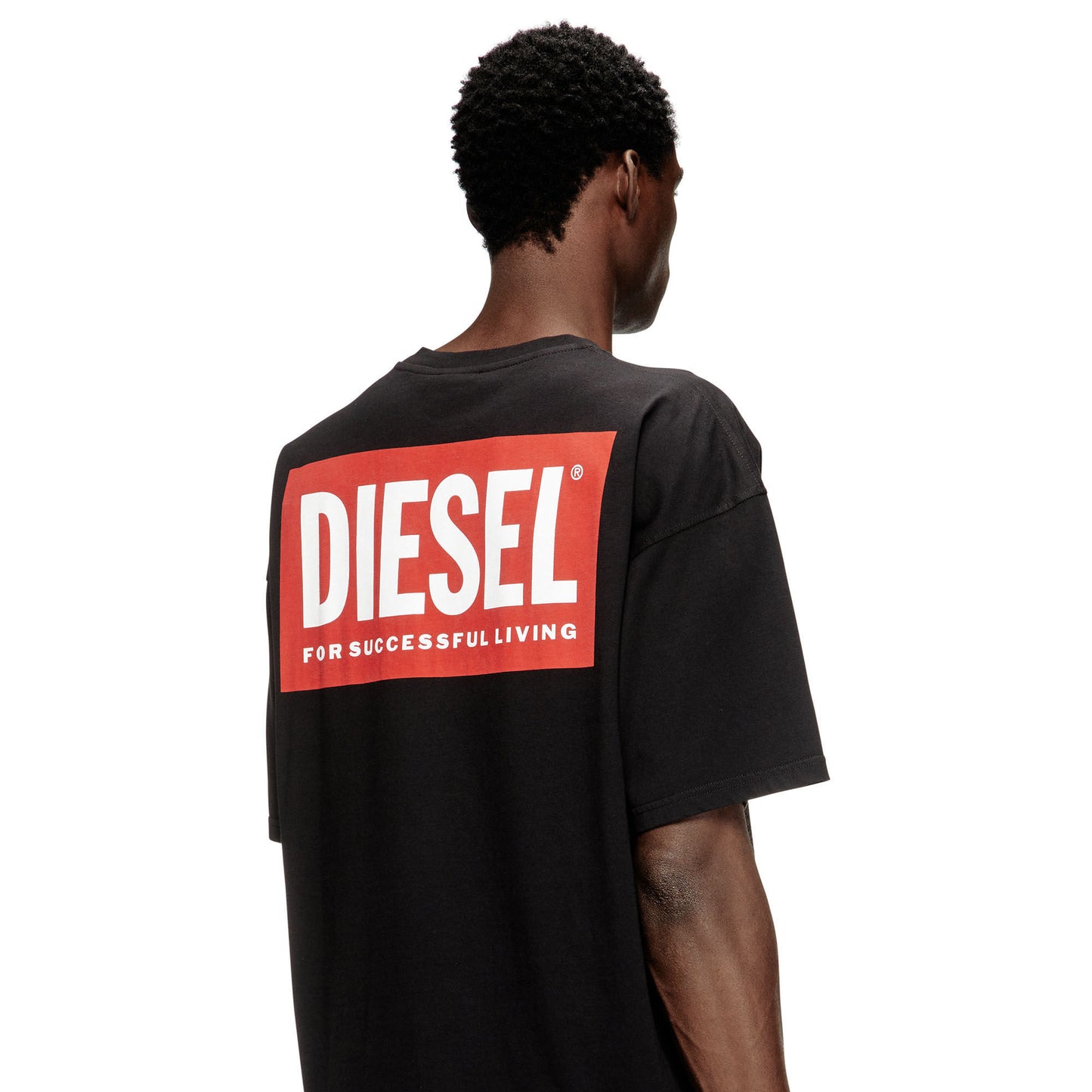 T-Shirt Homem Diesel Preta Minimalista com Logo Vermelho no Peito