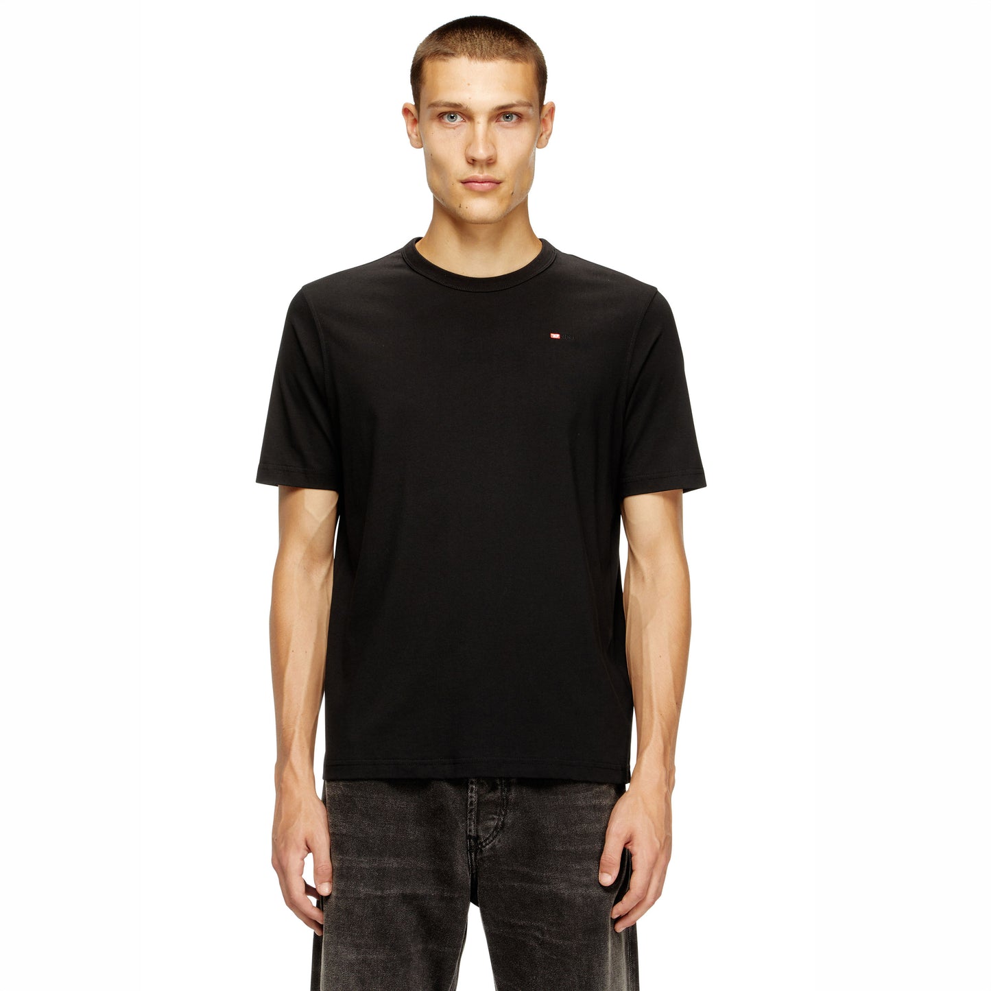 T-Shirt Homem Diesel Preta Minimalista com Logo Discreto no Peito