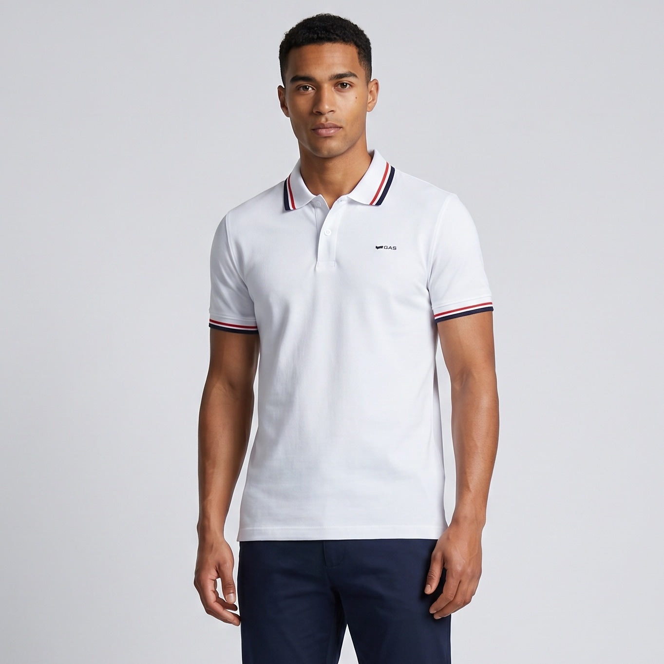 Polo Homem GAS Branco com Detalhes Contrastantes na Gola e Mangas