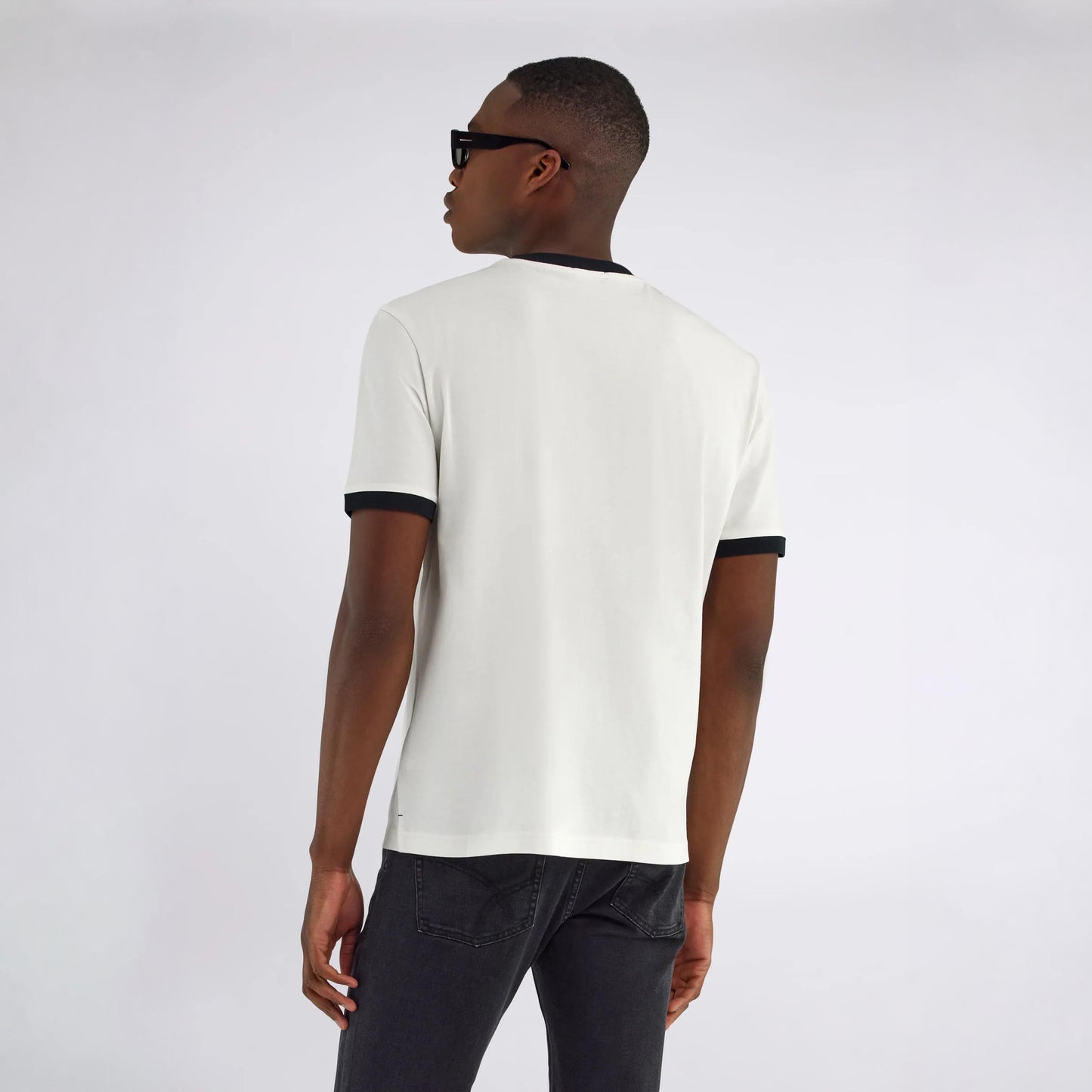 T-shirt Homem GAS Branco com Estampa Frontal e Detalhes Contrastantes Pretos