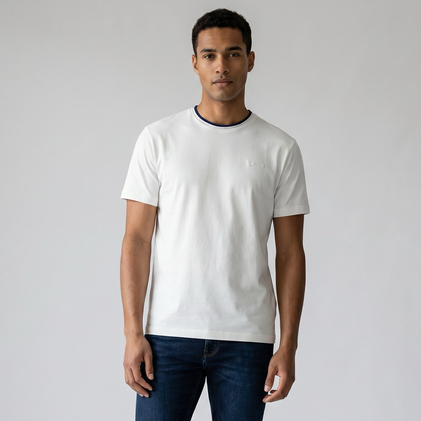 T-shirt Homem GAS Branco Minimalista em Algodão com Gola Redonda
