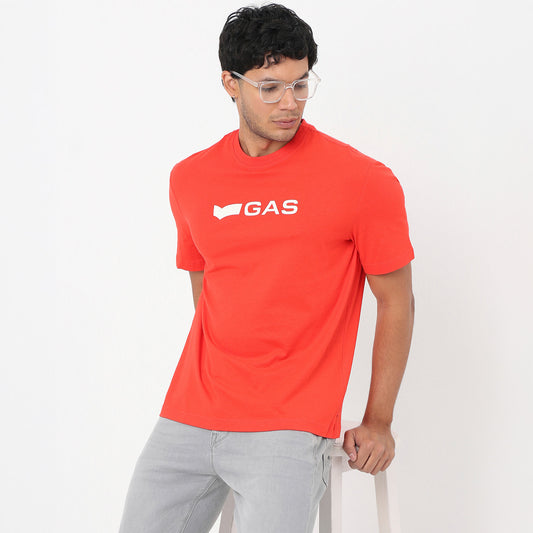 T-shirt Homem GAS Vermelho com Logo Frontal Minimalista em Algodão