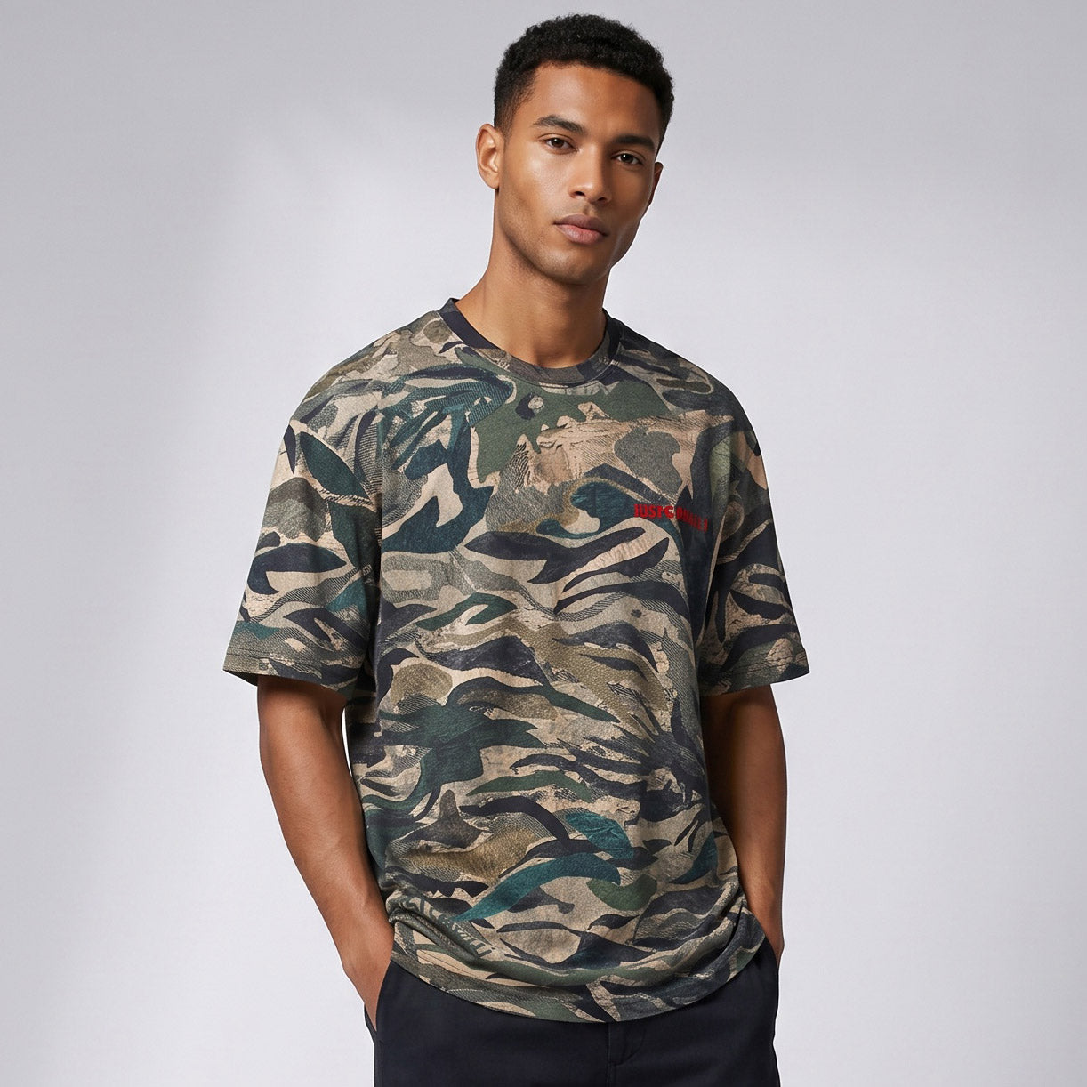 T-Shirt Homem Just Cavalli Camuflada Verde com Estampa