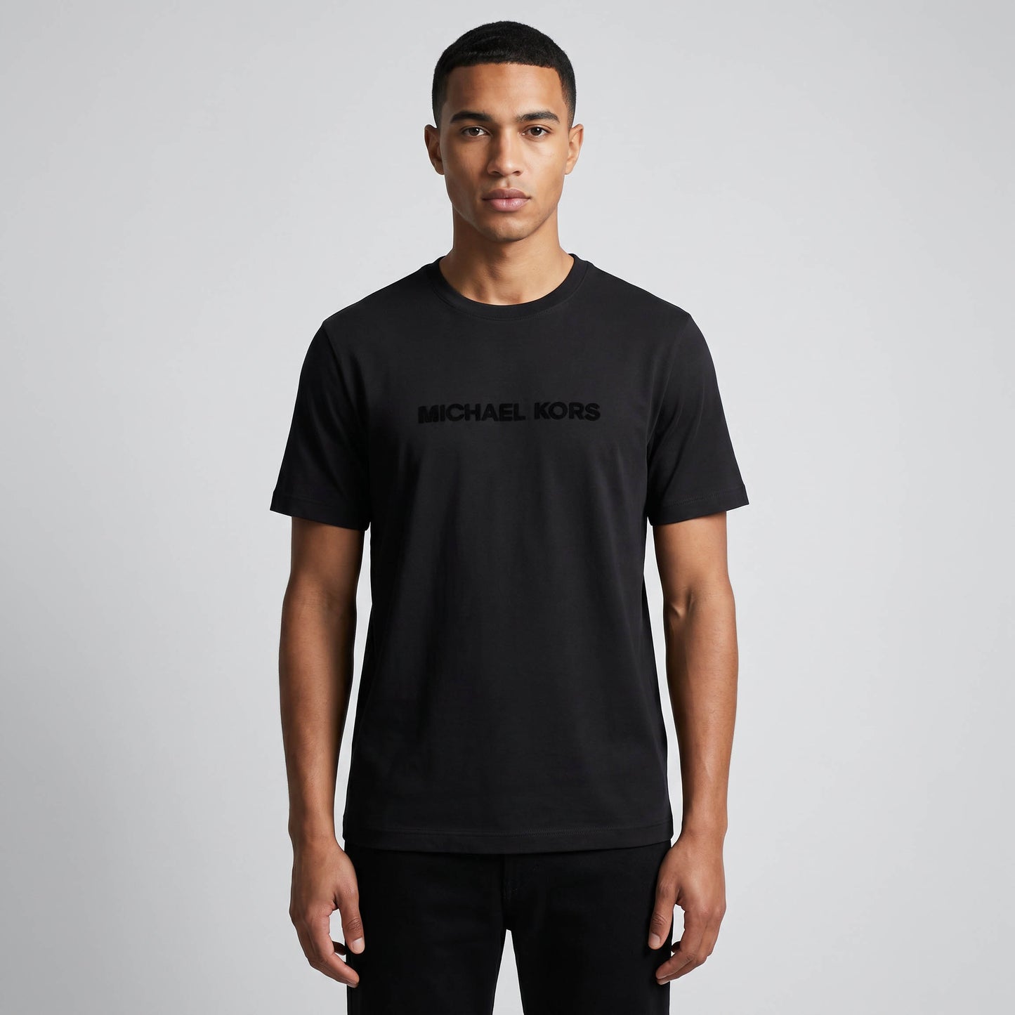 T-shirt Homem Michael Kors Preto Minimalista com Logo Frontal