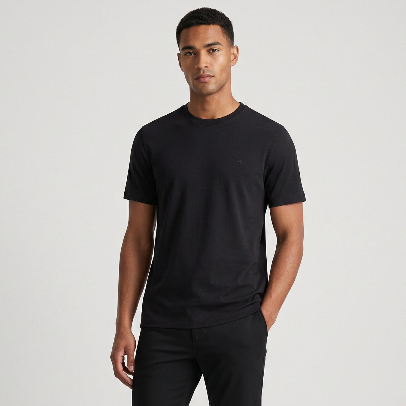 T-Shirt Homem Michael Kors Preto Minimalista em Algodão com Gola Clássica