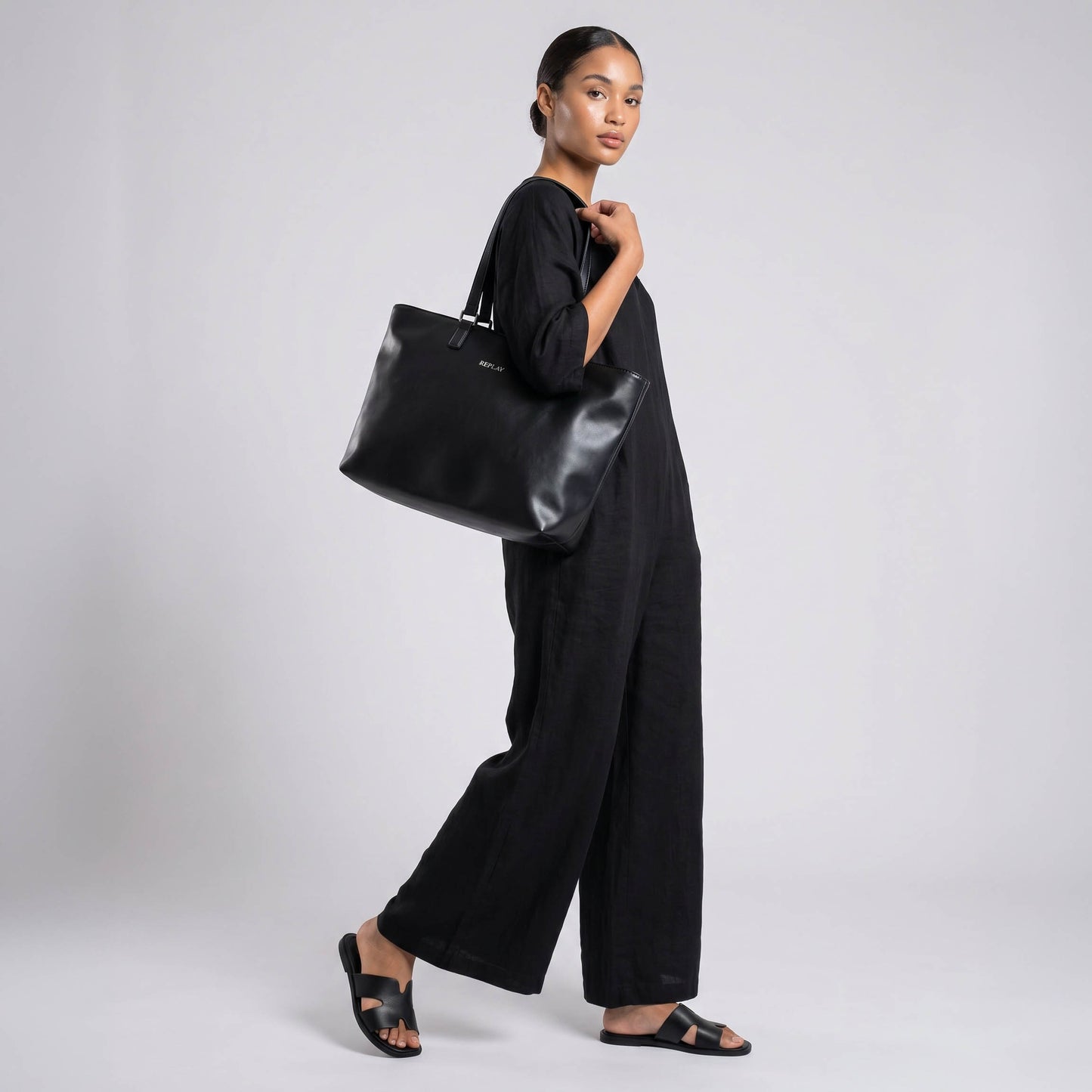 Bolsa Tote Replay em Preto com Alças Duplas e Design Minimalista
