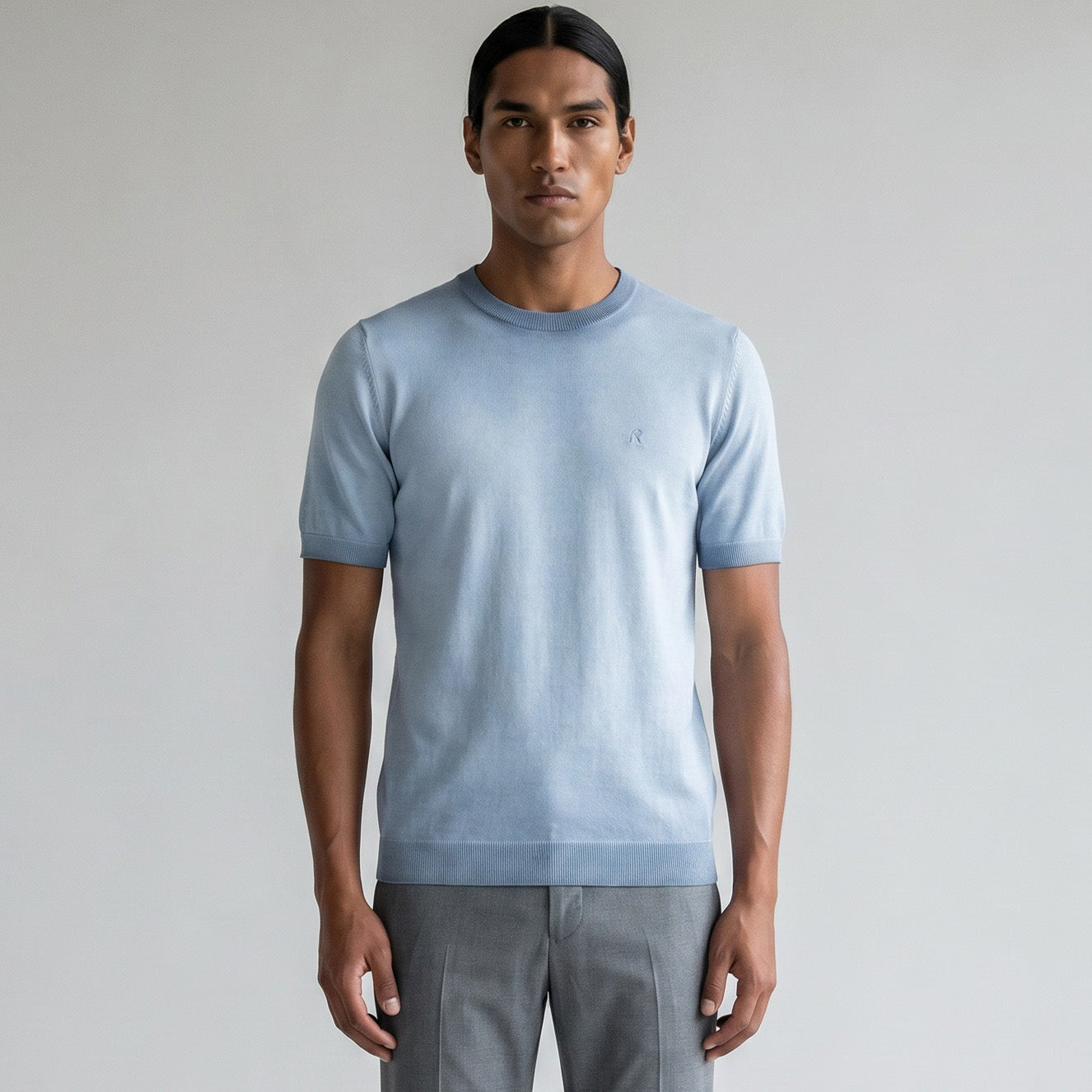 Camisola Homem Replay Azul Claro de Manga Curta com Logótipo Bordado