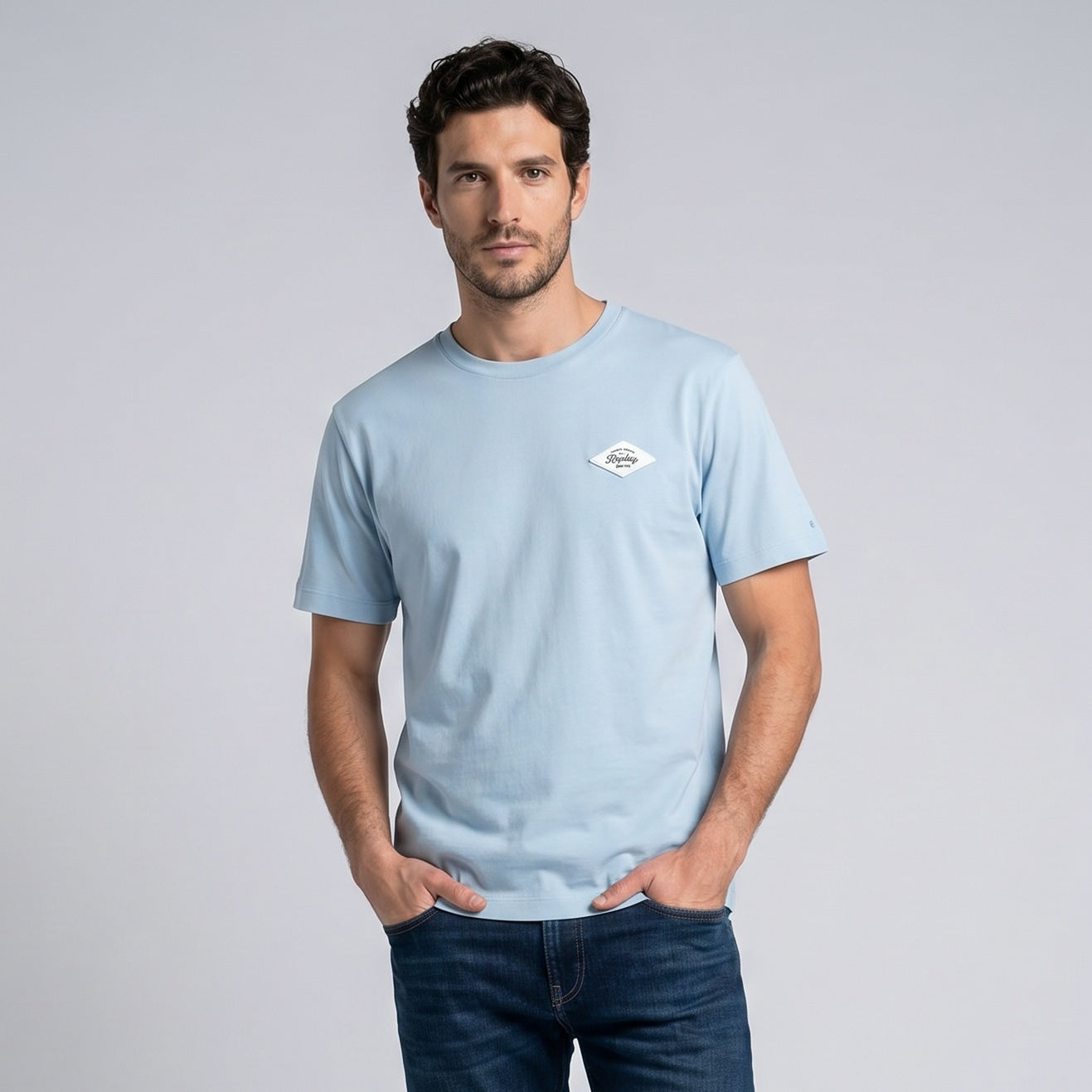 T-shirt Homem Replay Branca com Logo Bordado Minimalista no Peito