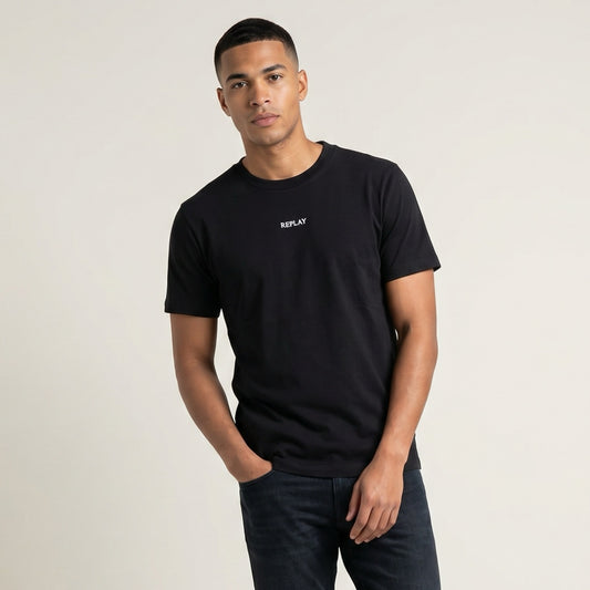 T-shirt Homem Replay Preto Minimalista com Logo Frontal em Algodão