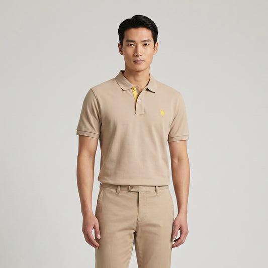 Polo Homem US Polo Bege com Logo Bordado no Peito e Gola Clássica