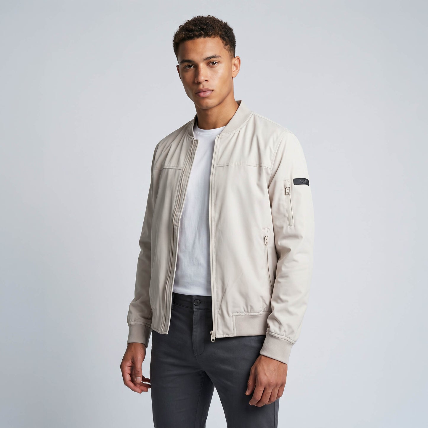 Casaco Homem Yes Zee Branco Bomber com Fecho Zip e Bolsos Frontais