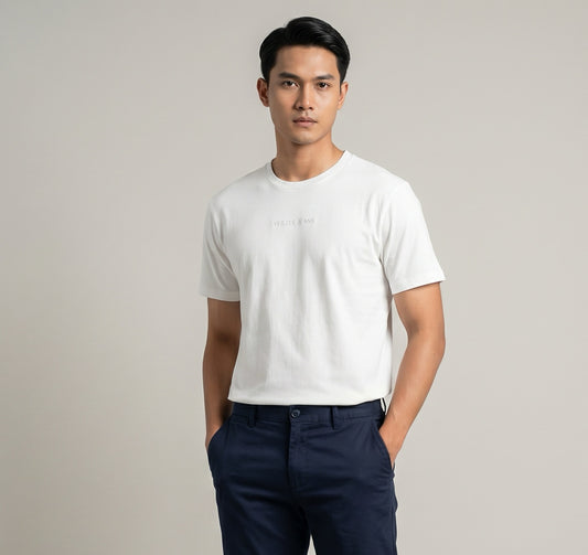 T-shirt Homem Yes Zee Branca Minimalista com Logo Discreto no Peito