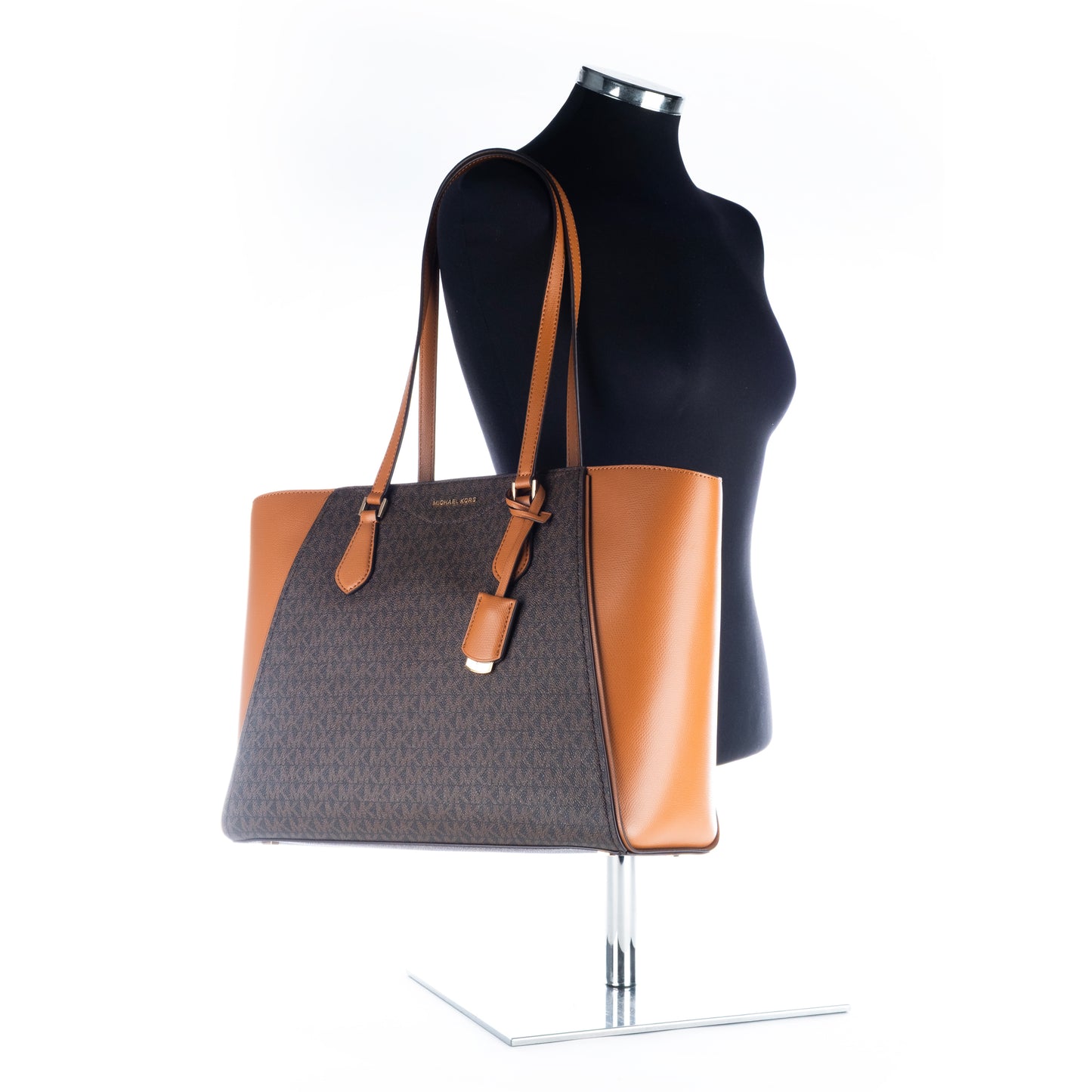 Bolsa Tote Michael Kors Castanha Acorn com Monograma e Alças Estruturadas