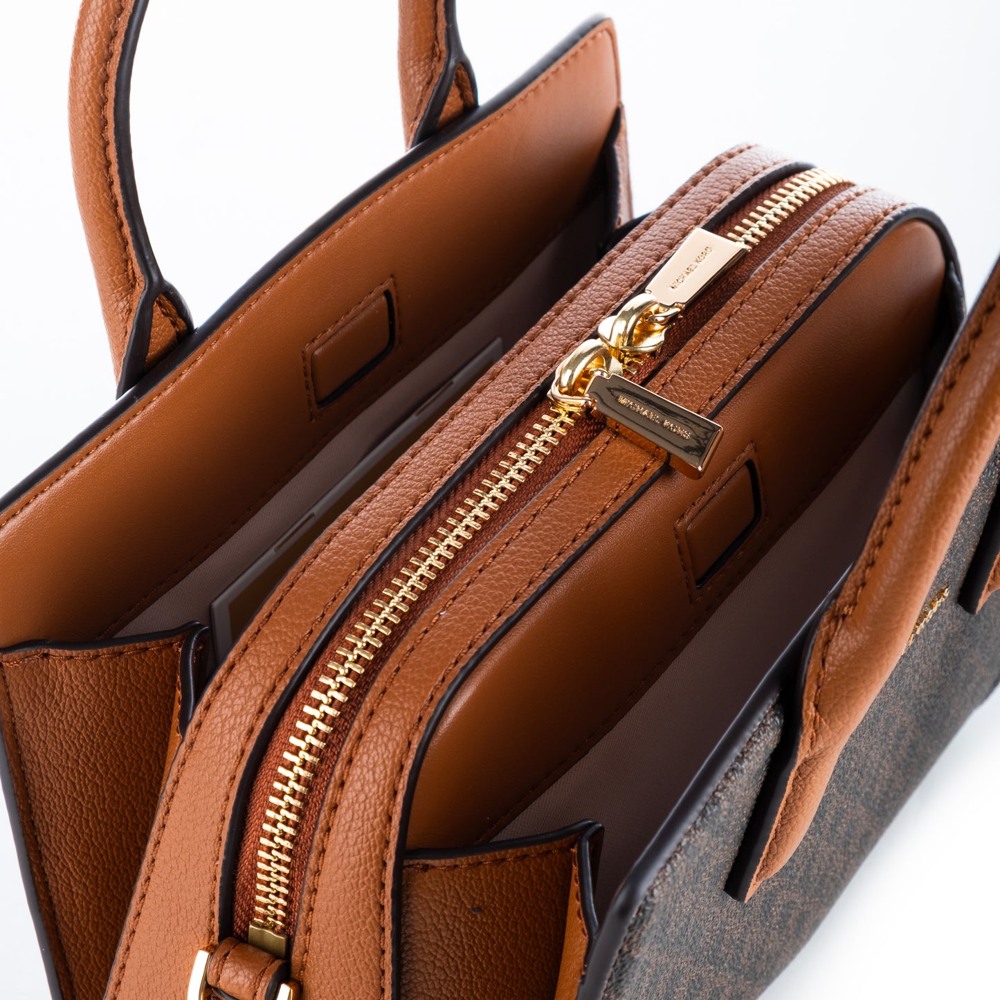 Bolsa Satchel Michael Kors Acorn – Elegante com monograma em couro