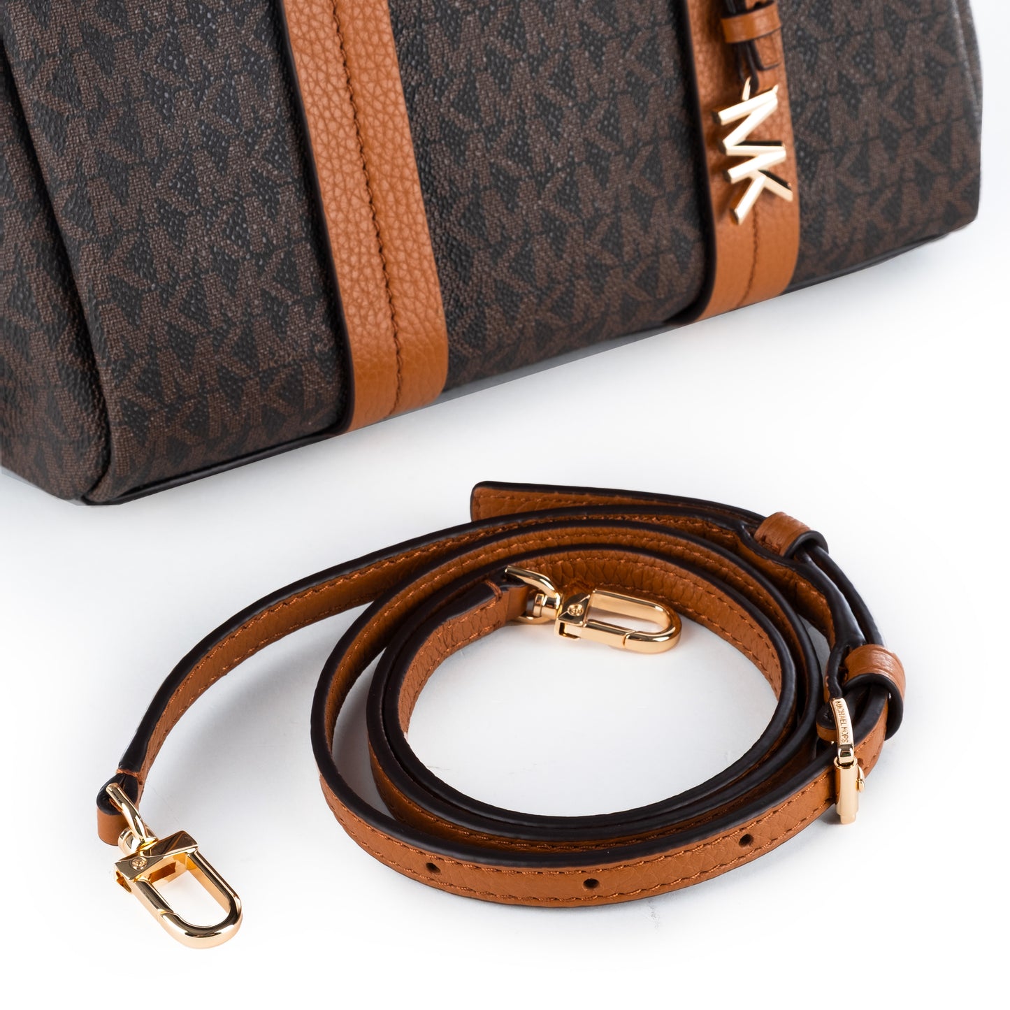 Bolsa Satchel Michael Kors Acorn com Detalhes em Caramelo e Padrão Monograma