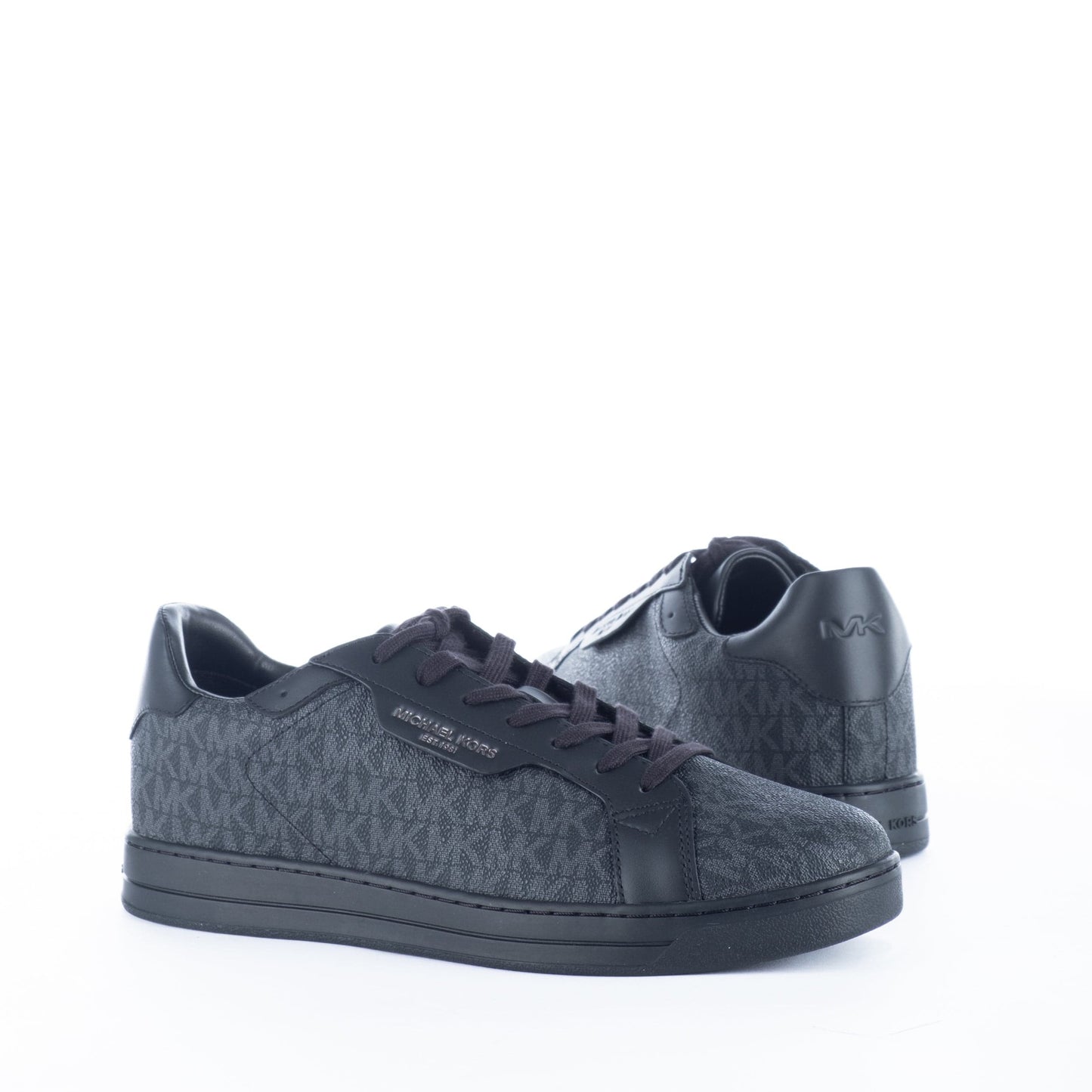 Ténis de Homem Michael Kors com Padrão Monograma Escuro e Detalhes Tonais Refinados