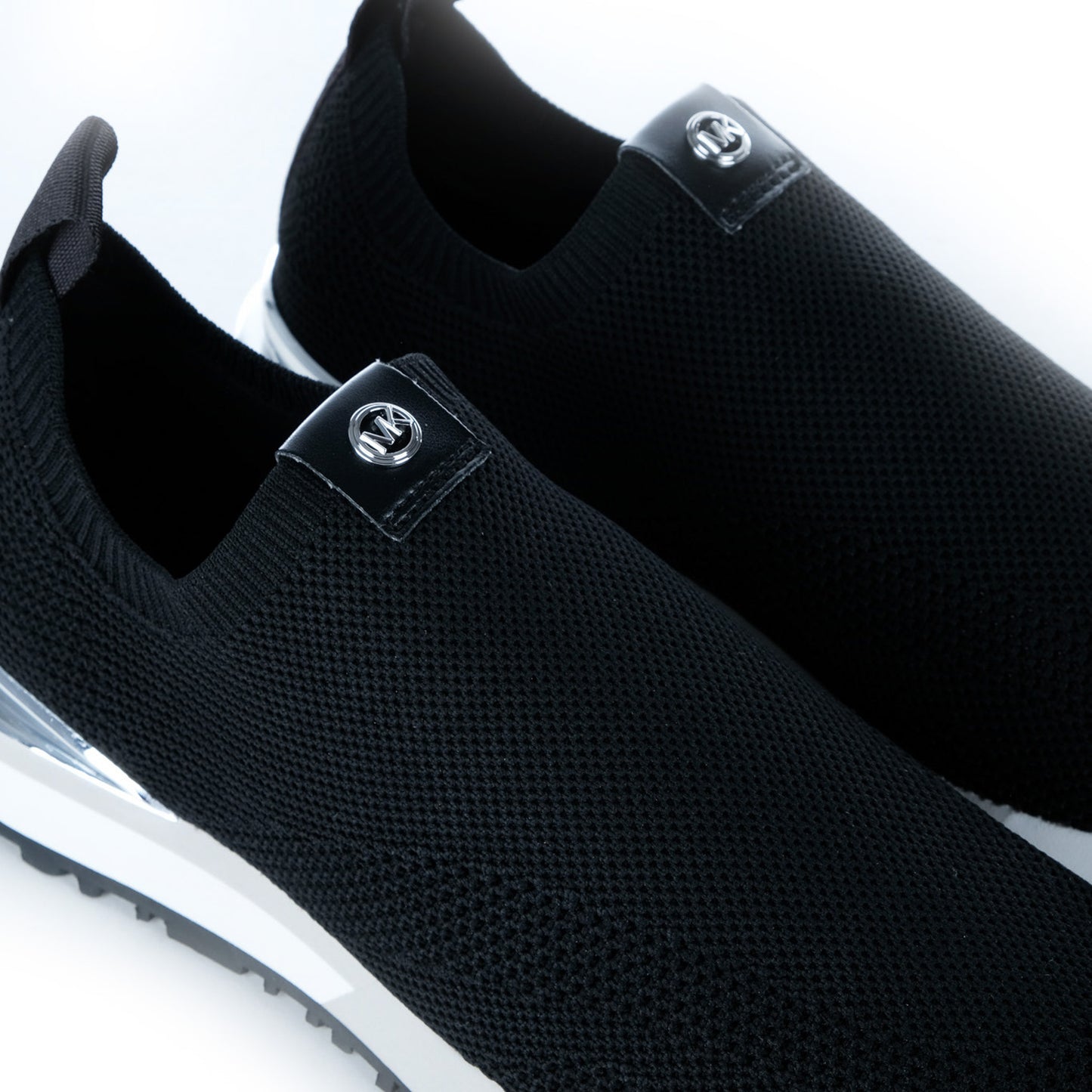 Ténis Mulher Michael Kors Pretos Slip-On em Malha com Detalhes Prateados