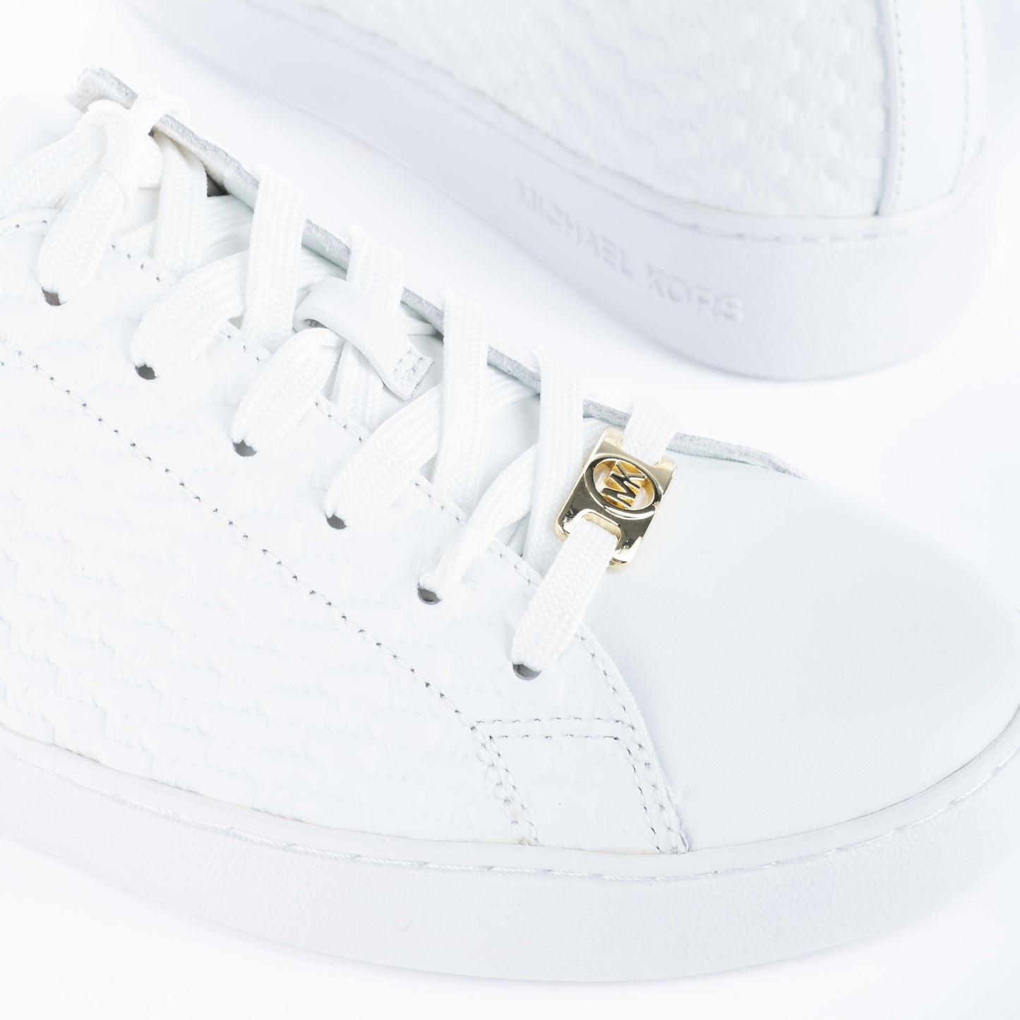 Ténis de Mulher Michael Kors Brancos com Textura Croco e Detalhes Dourados