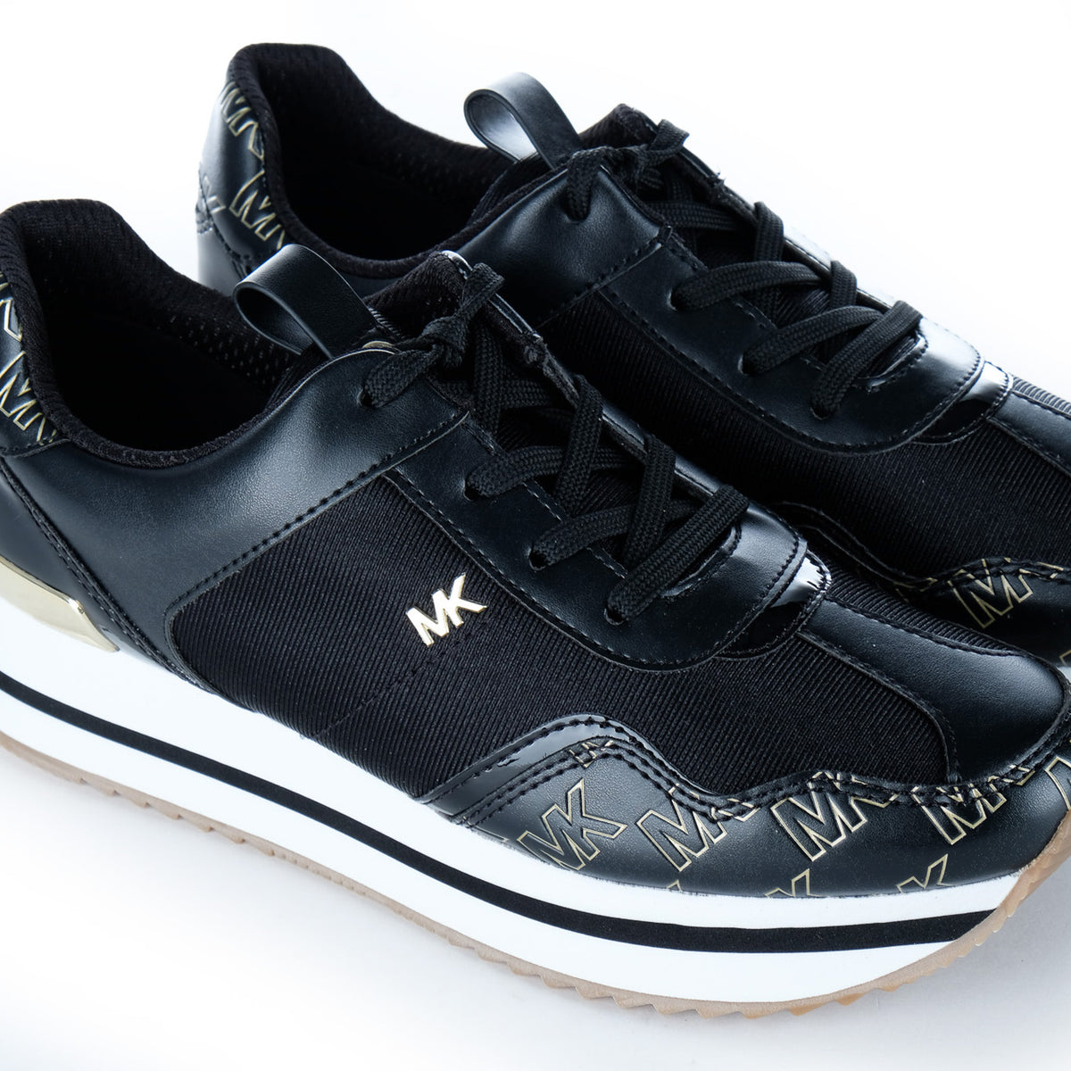Ténis Mulher Michael Kors Pretos com Monograma MK e Detalhes Dourados