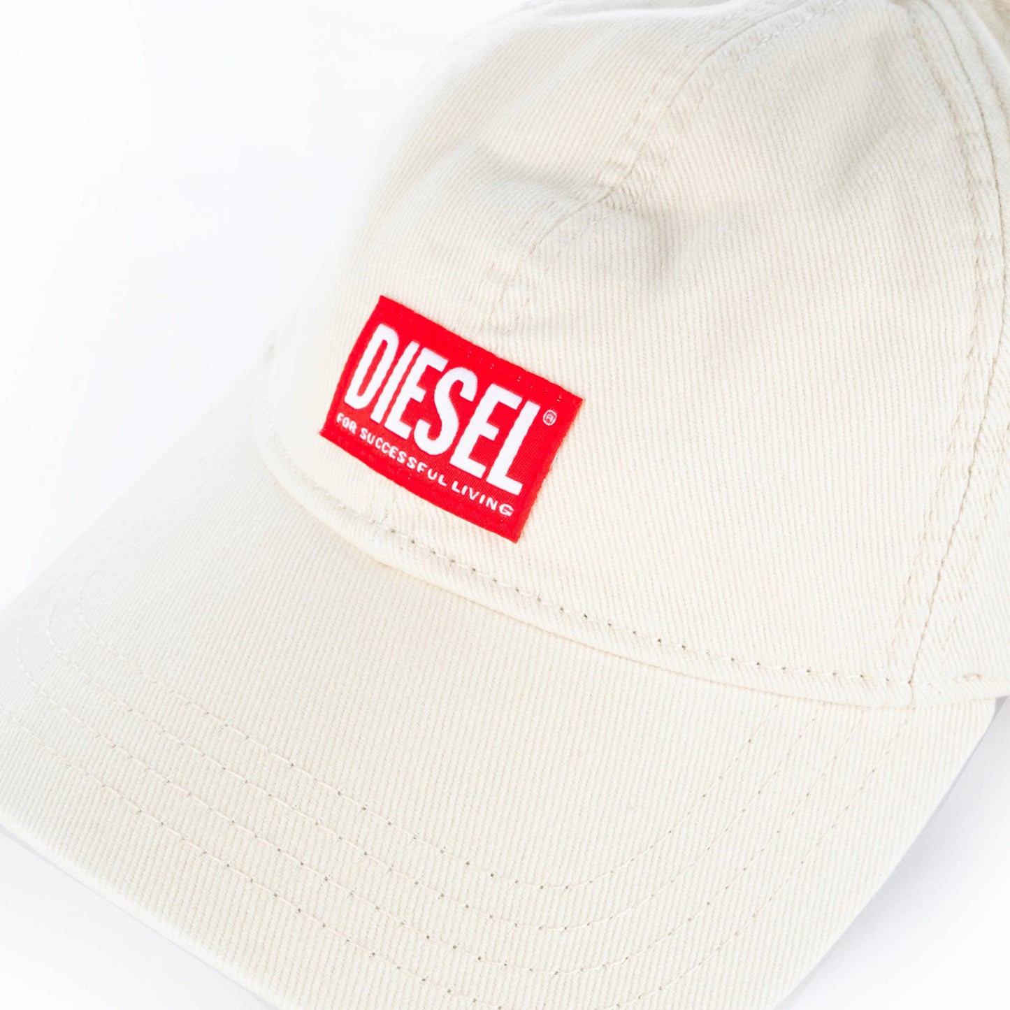 Boné Diesel Branco com Logótipo Bordado em Vermelho