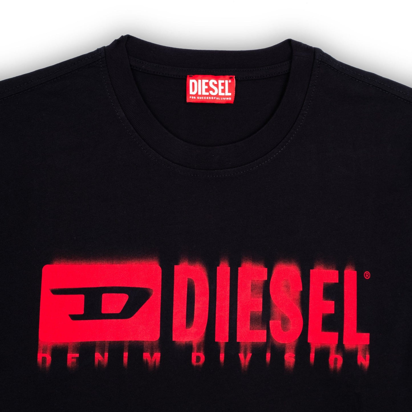T-Shirt de Homem Diesel Preta com Logótipo Gráfico Vermelho Estilizado