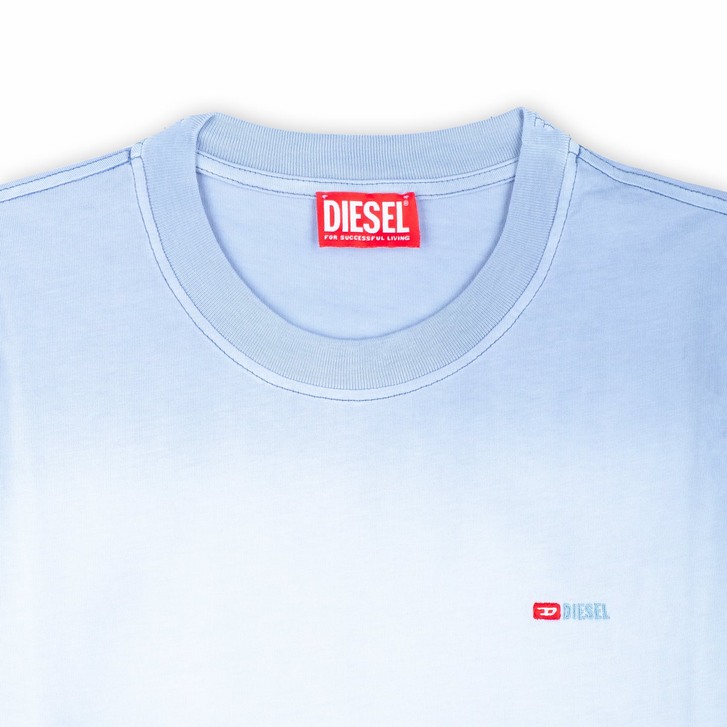 T-Shirt Homem Diesel Azul Claro Degradé com Logo Discreto no Peito