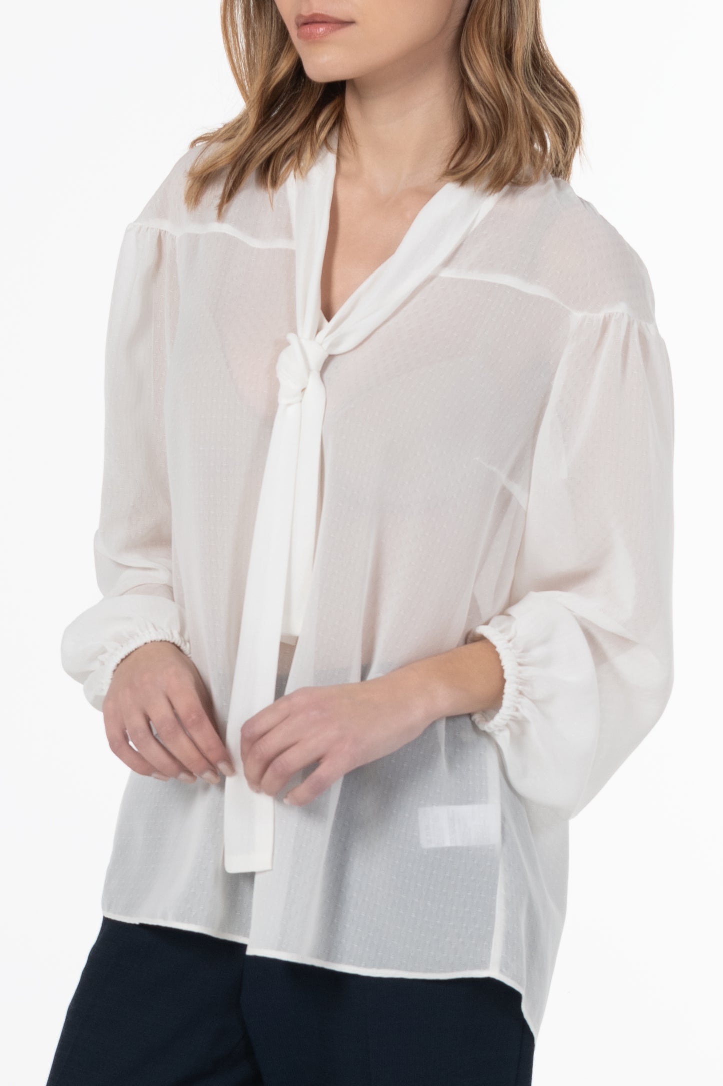 Blusa Branca de Mulher ANA SOUSA com Laço no Decote