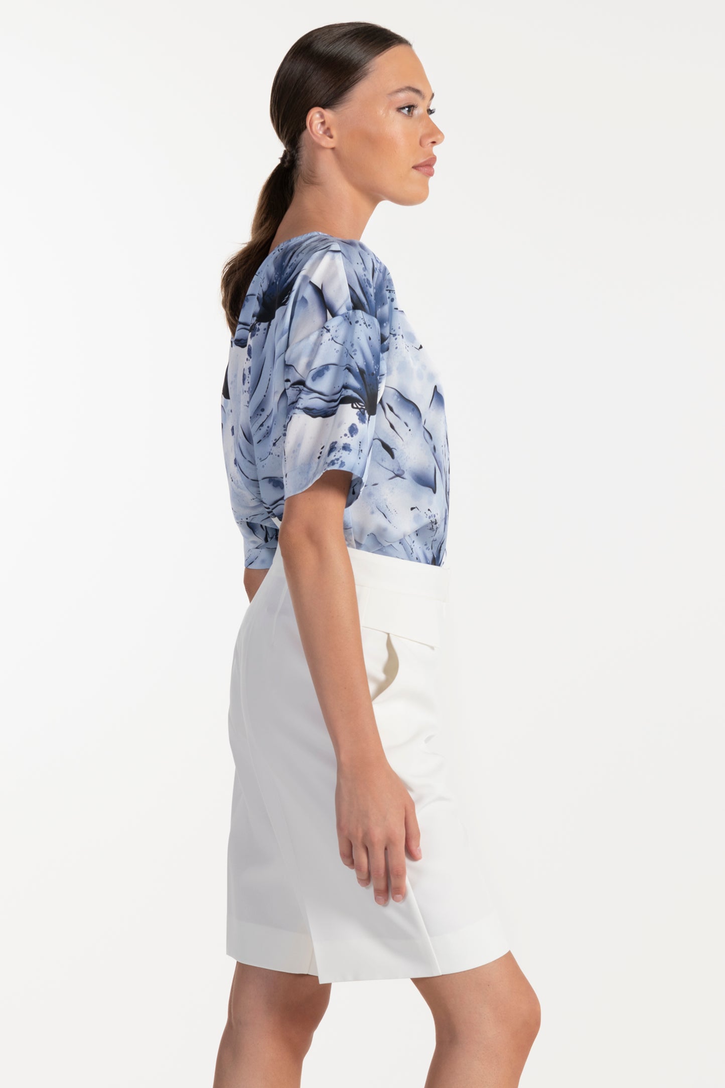 Calções Brancos de Mulher ANA SOUSA com Cintura Média