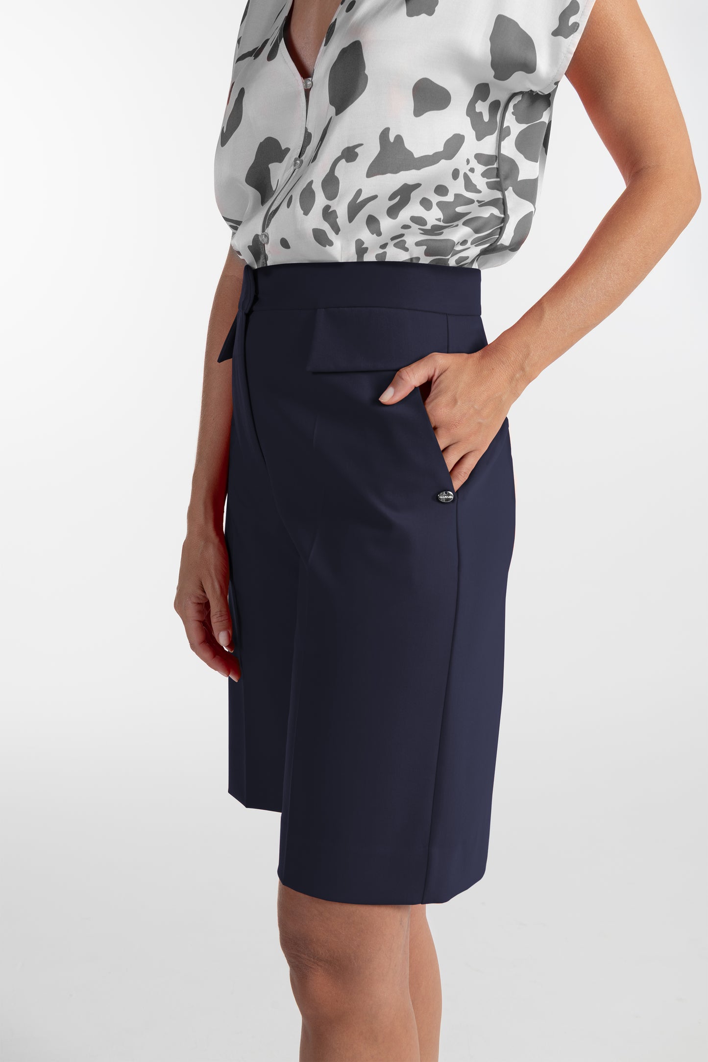 Calções Azul-Marinho de Mulher ANA SOUSA com Cintura Média