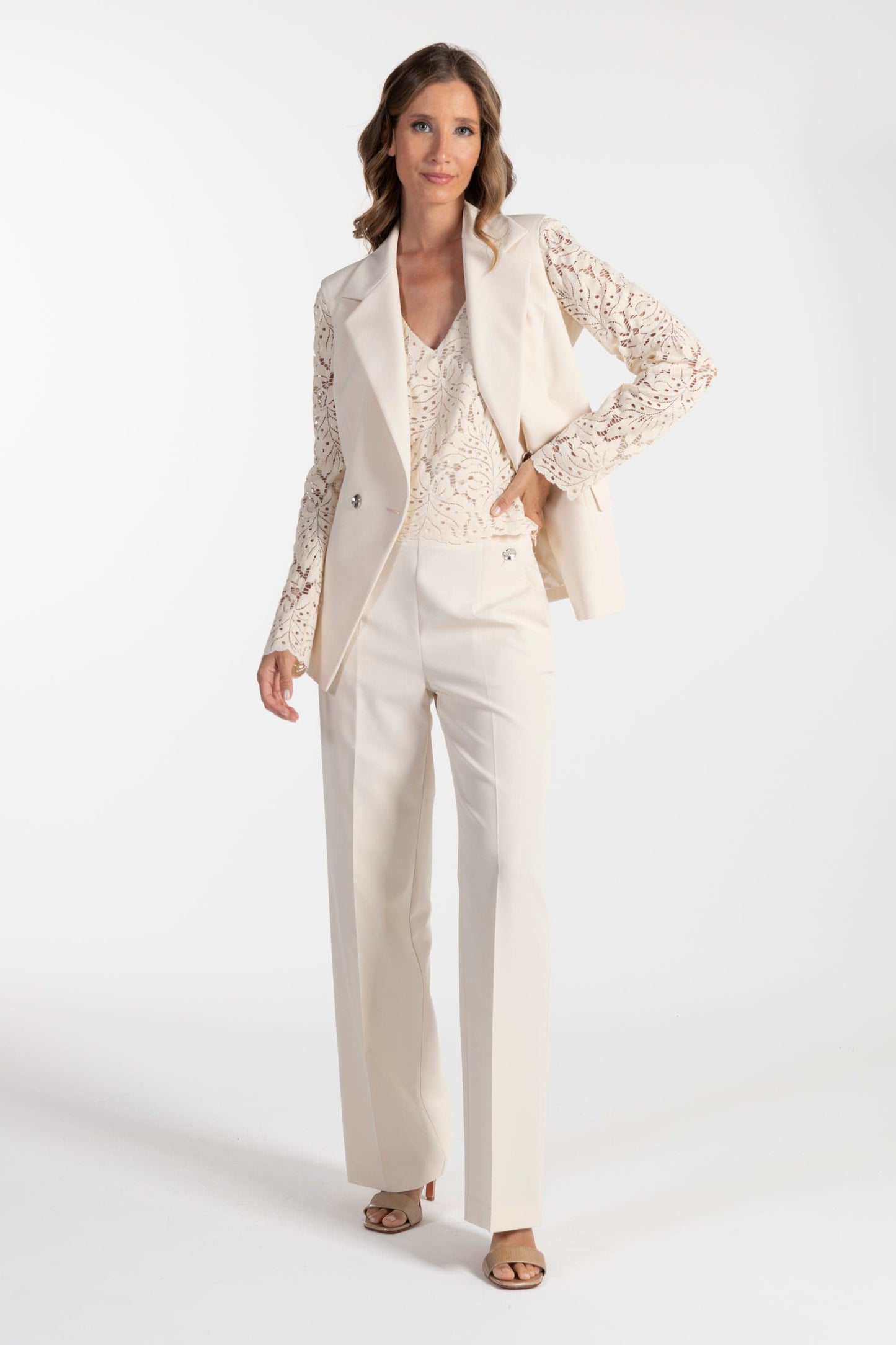 Blazer Ana Sousa Bege com Detalhes em Renda