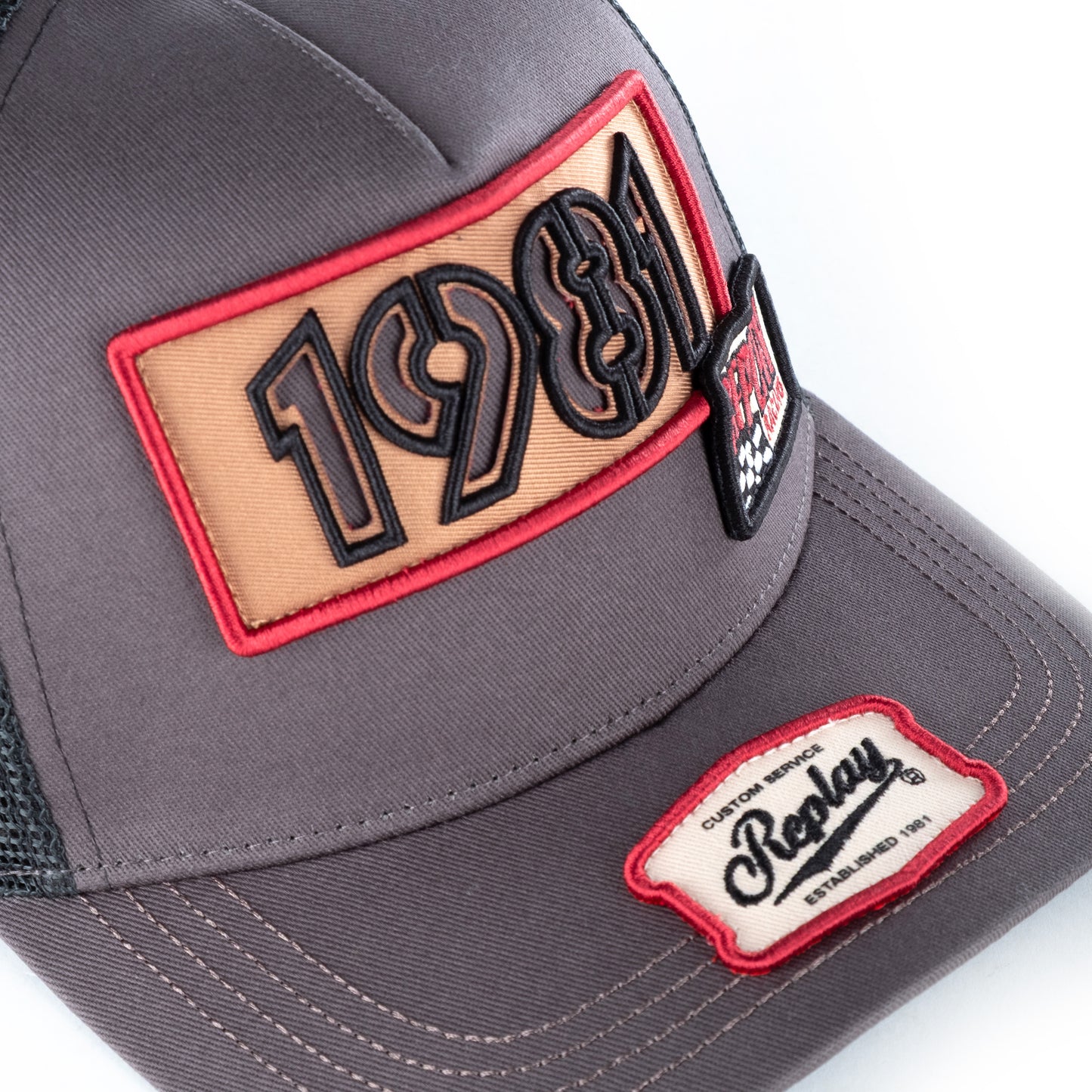 Boné Homem Replay Cinza com Patch Frontal e Ajuste Traseiro
