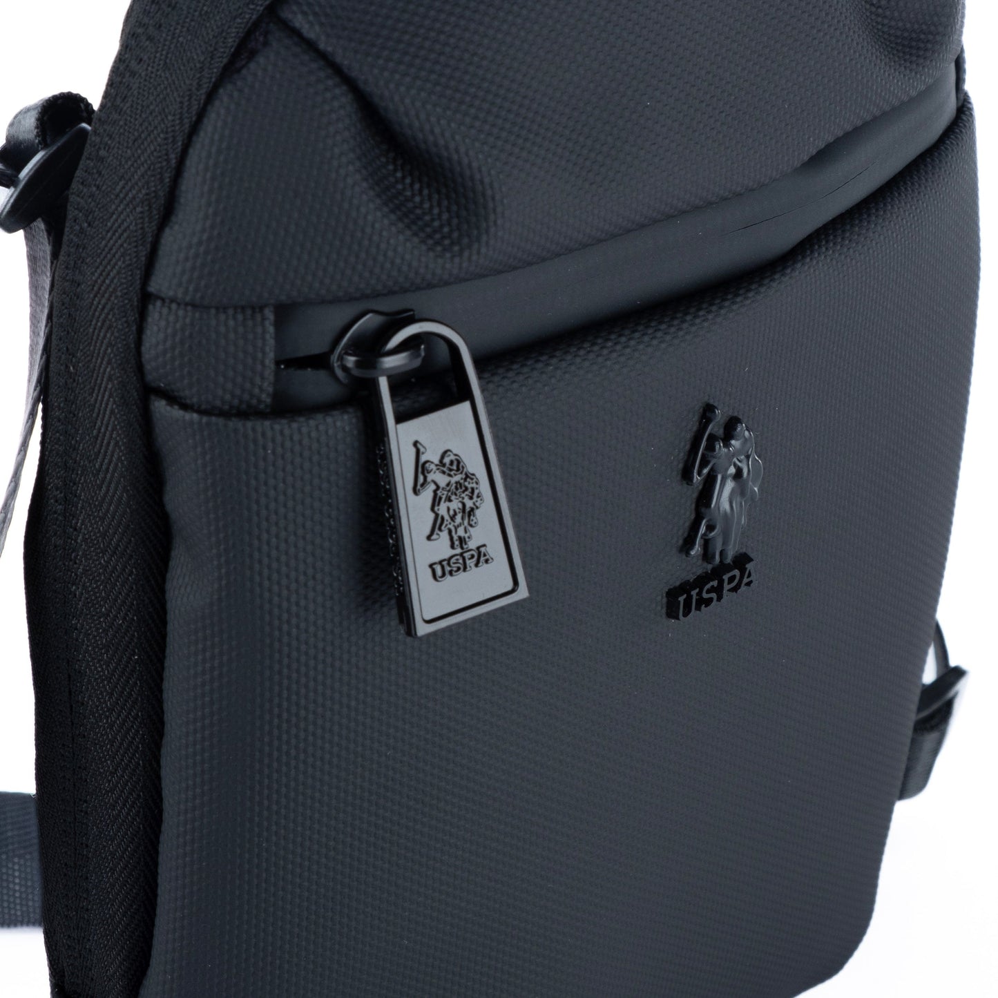 Bolsa Tiracolo Pequena de Homem US Polo em Nylon Preto com Bolsos Funcionais