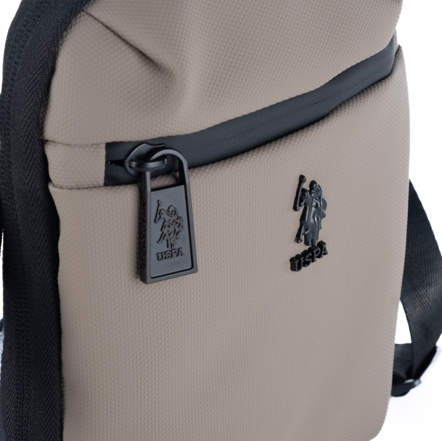 Bolsa Tiracolo Pequena de Homem US Polo em Nylon Bege com Bolsos Funcionais