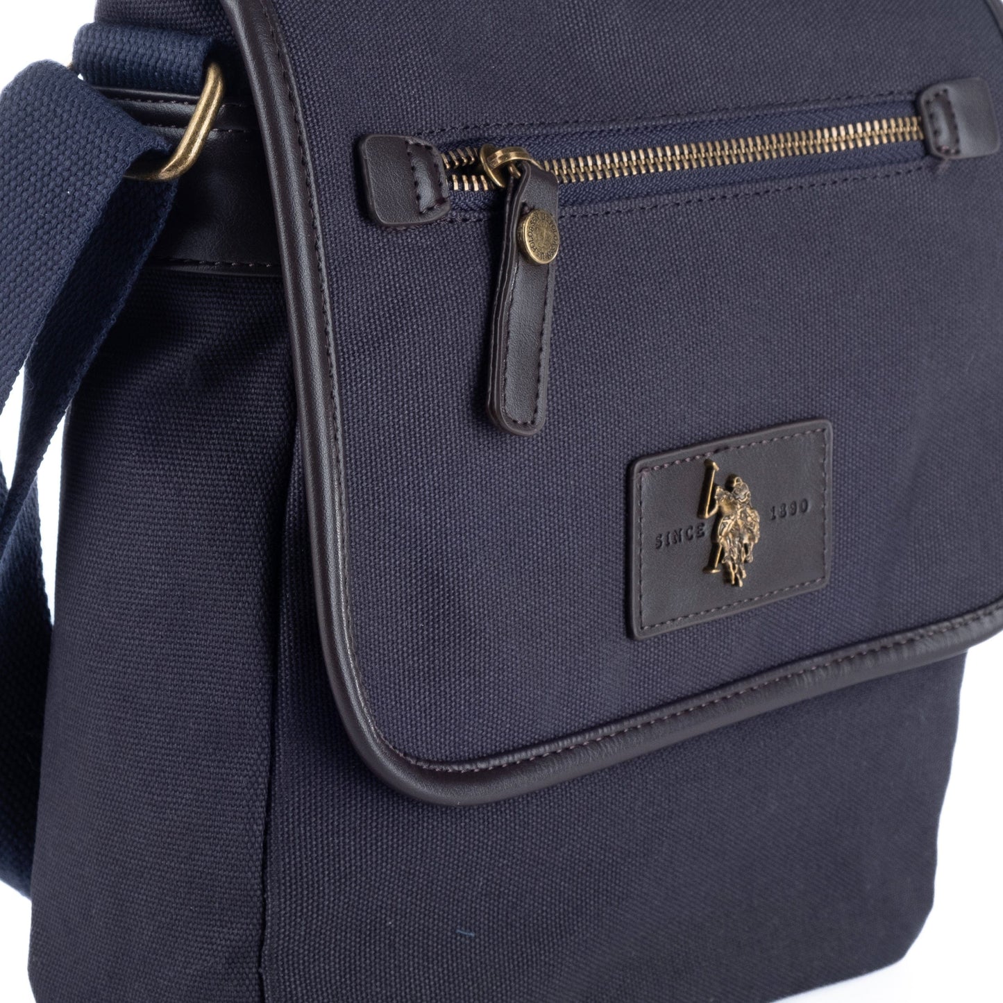 Bolsa Tiracolo de Homem US Polo em Tecido Azul Escuro com Aba e Bolso Frontal