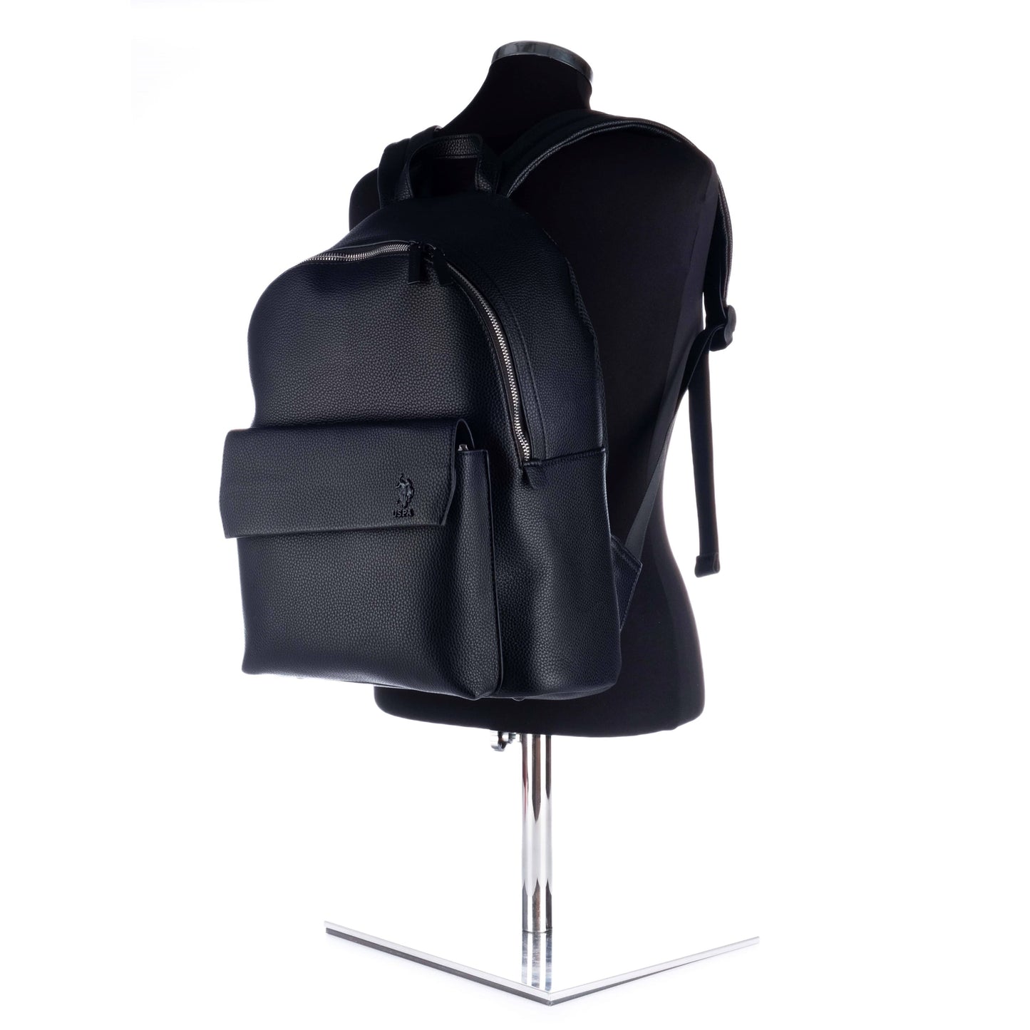 Mochila Unisexo US Polo Preta em Material Sintético Texturizado com Bolso Frontal com Aba
