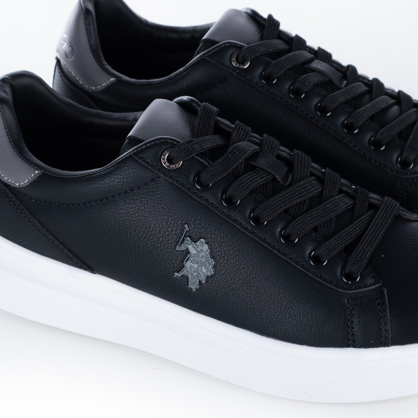 Ténis Homem US Polo Preto com Detalhes Modernos