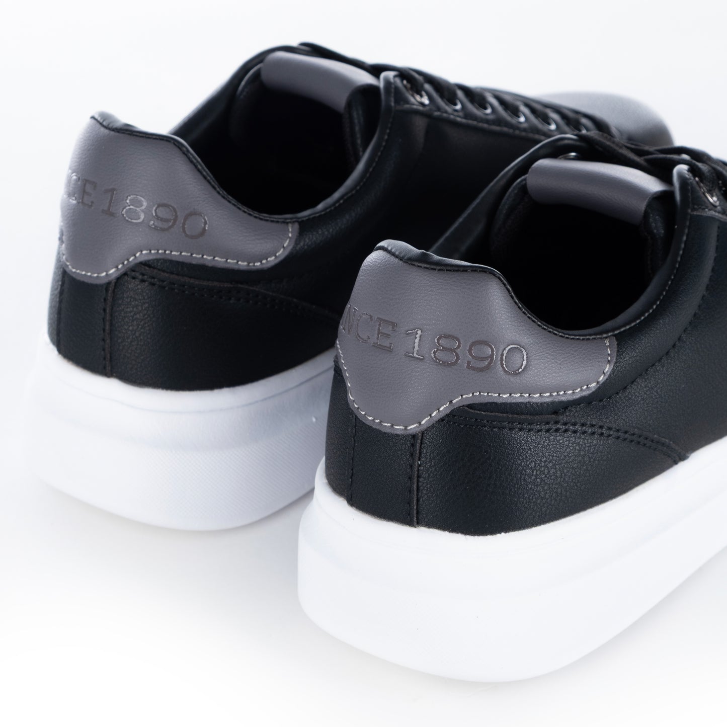 Ténis Homem US Polo Preto com Detalhes Modernos