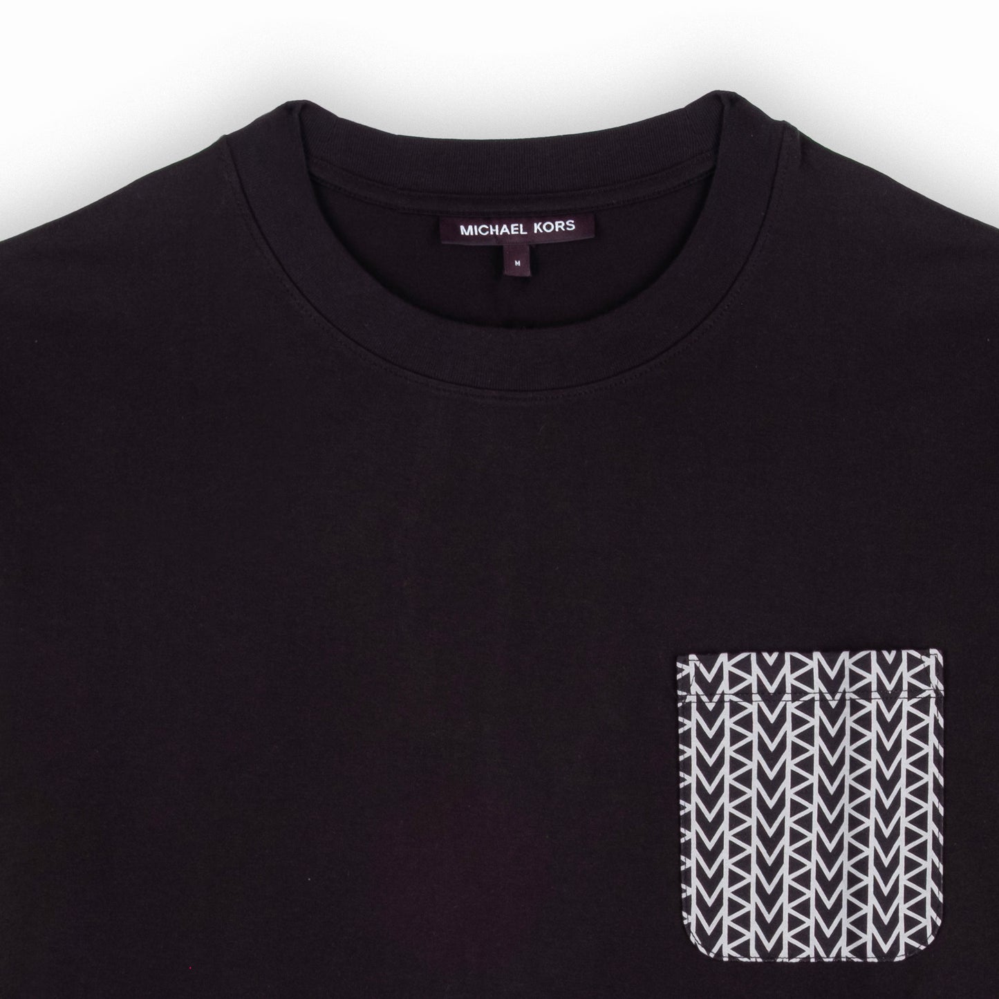 T-Shirt Homem Michael Kors Preta com Bolso Detalhado